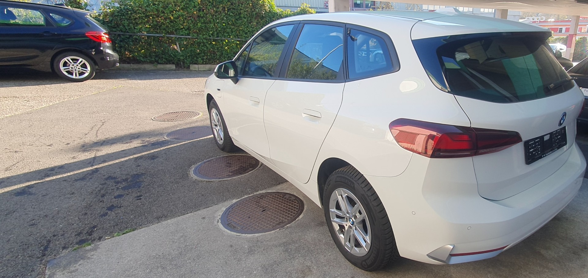 BMW 225e xDrive Active Tourer-image-2