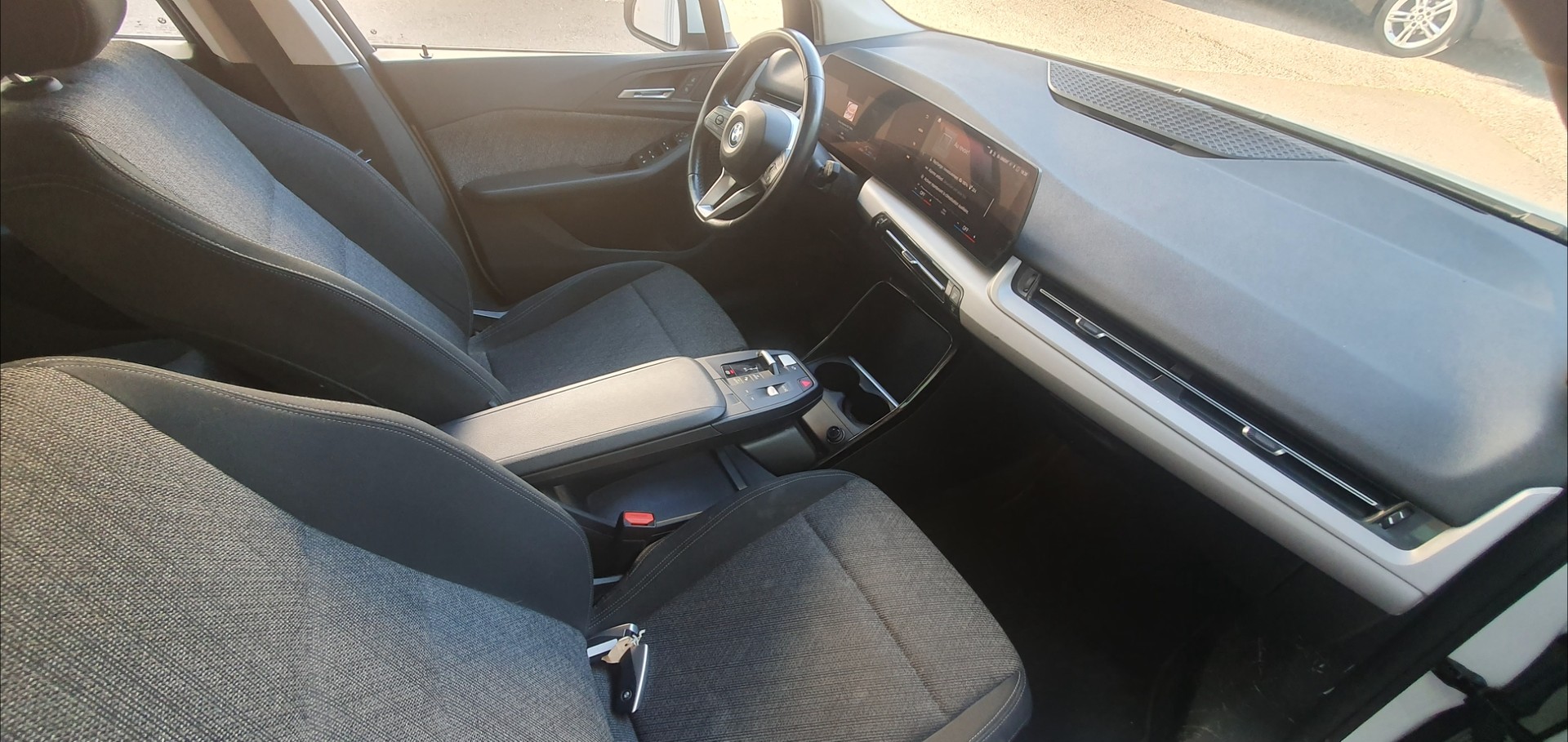 BMW 225e xDrive Active Tourer-image-9