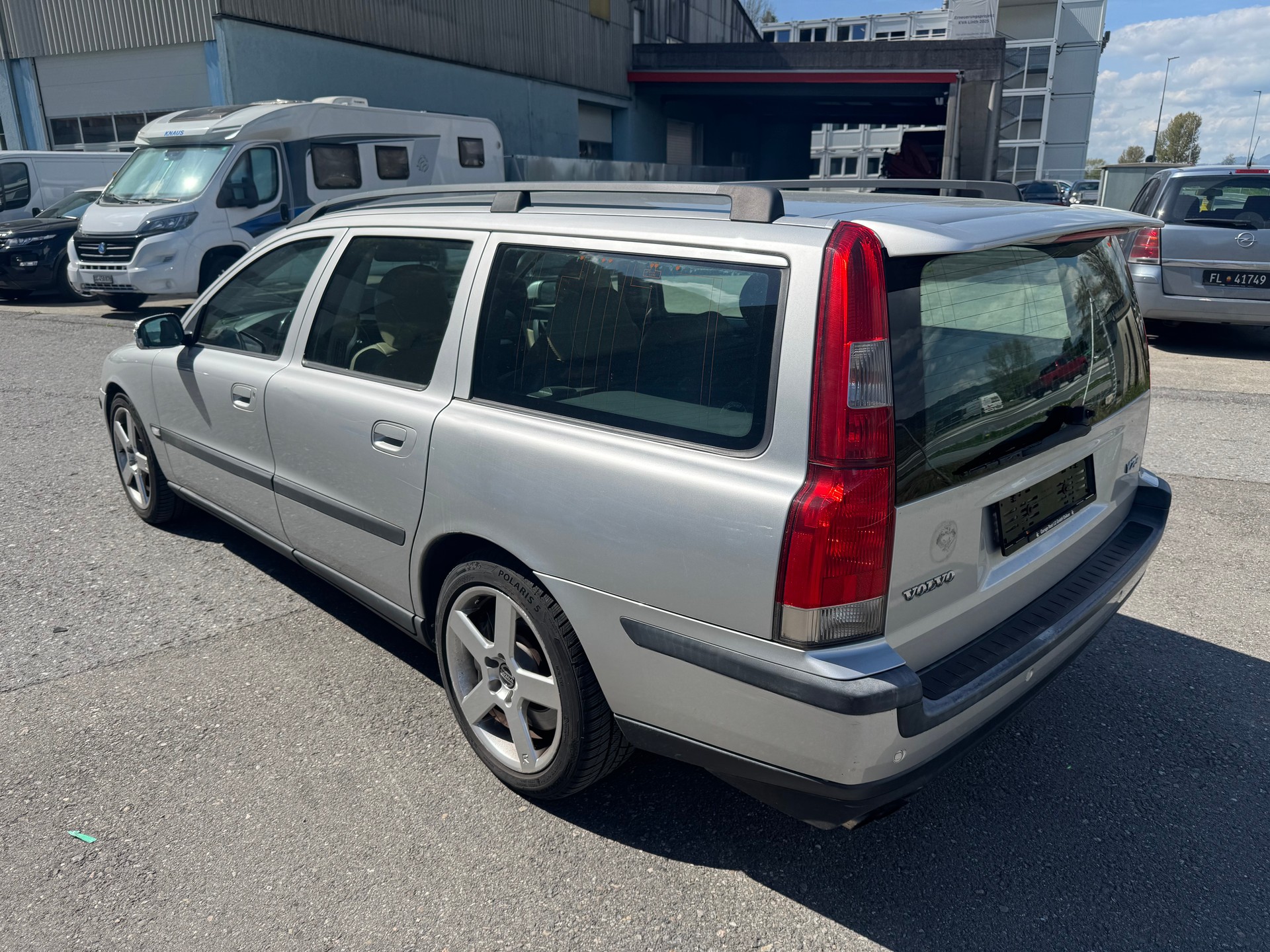 VOLVO V70 R AWD-image-2