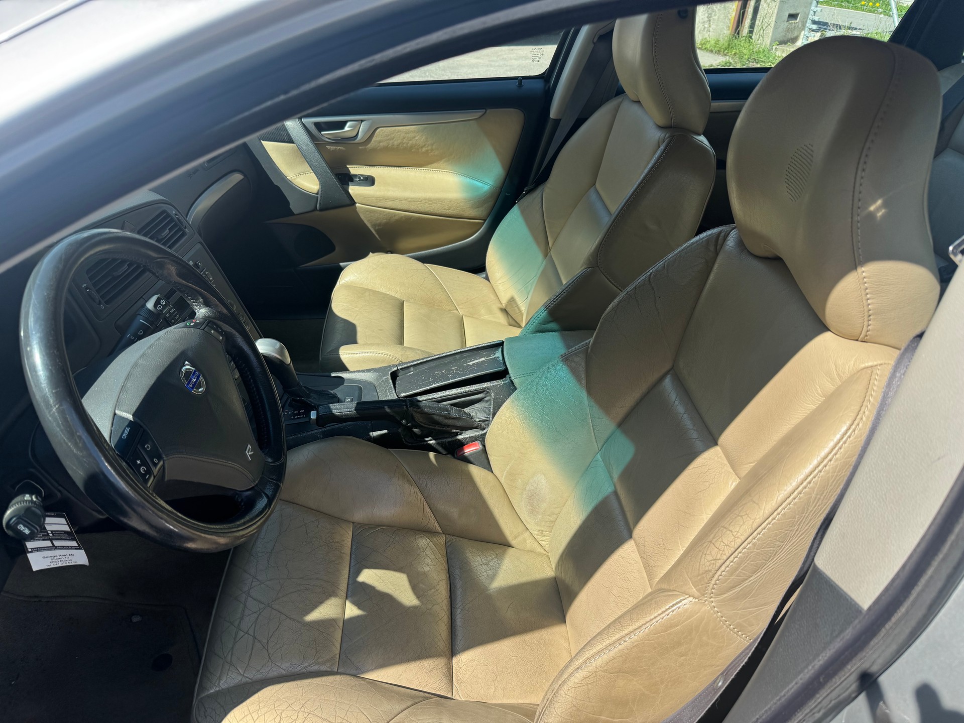 VOLVO V70 R AWD-image-3