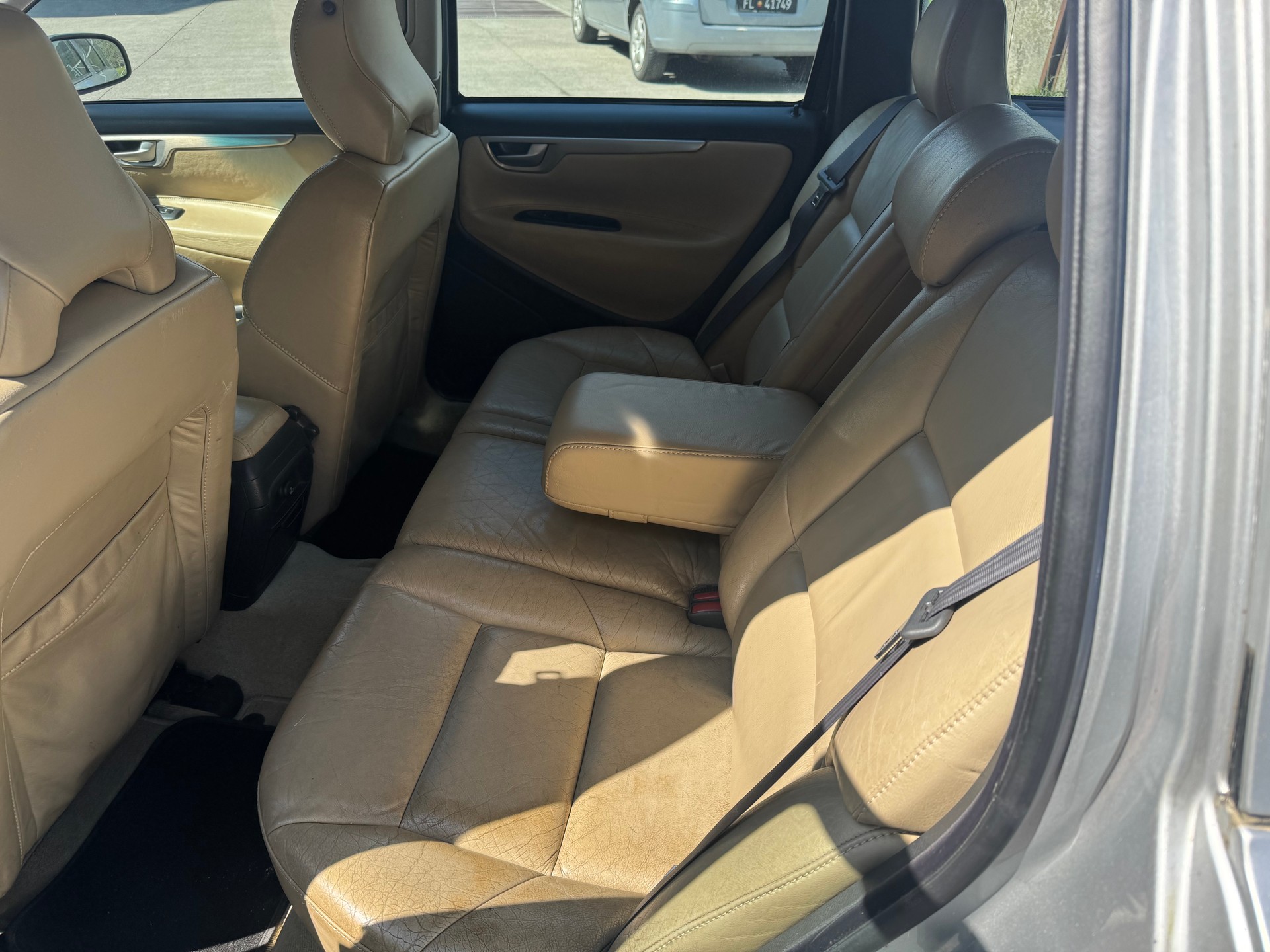 VOLVO V70 R AWD-image-4