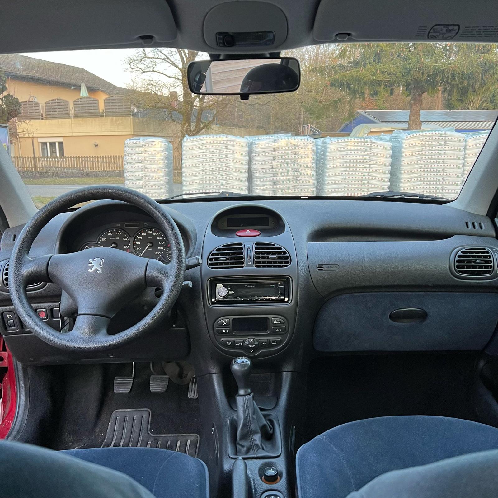 PEUGEOT 206 1.4 XT-image-9
