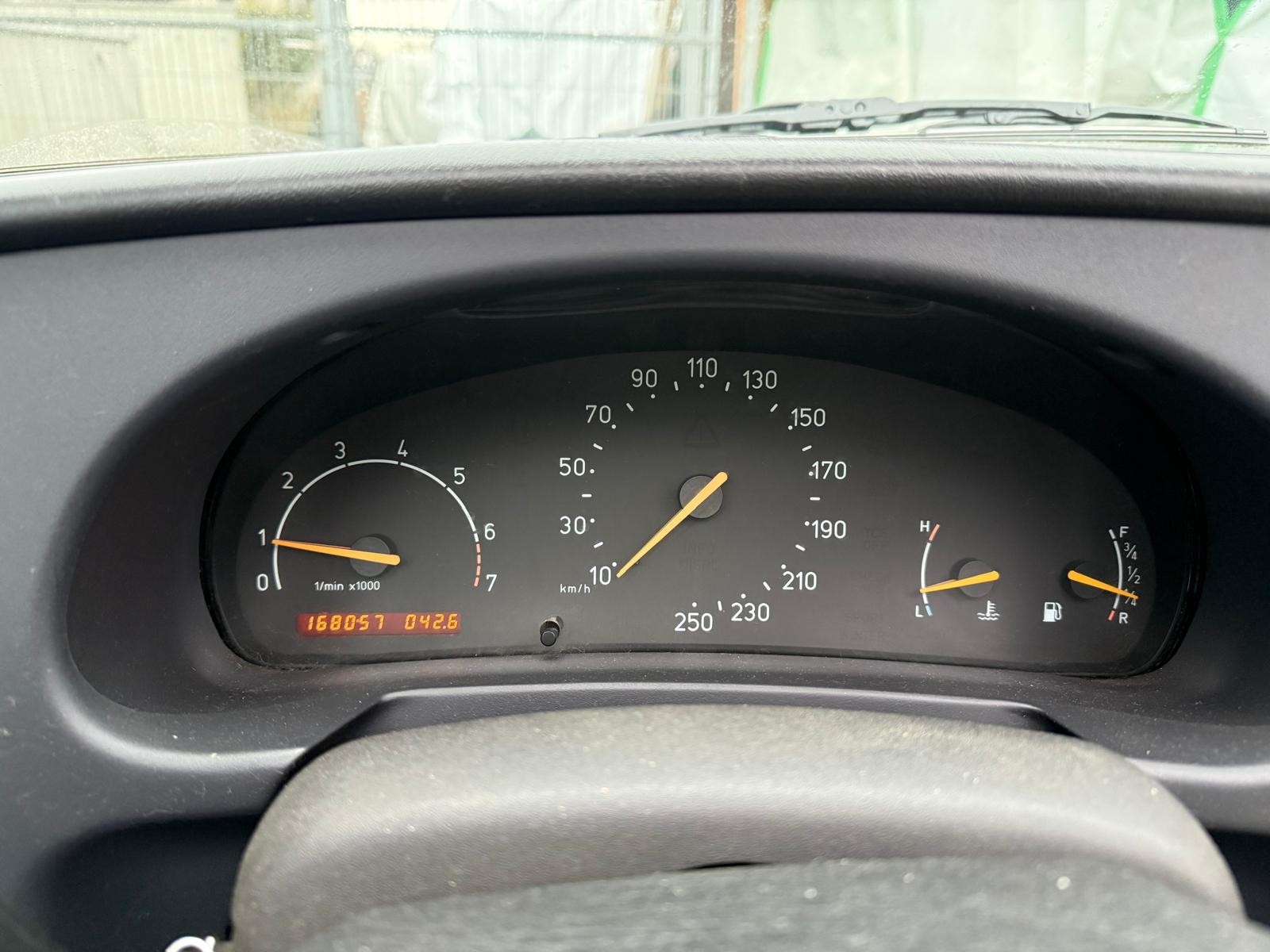 SAAB 900 SE 2.3i-16-image-16