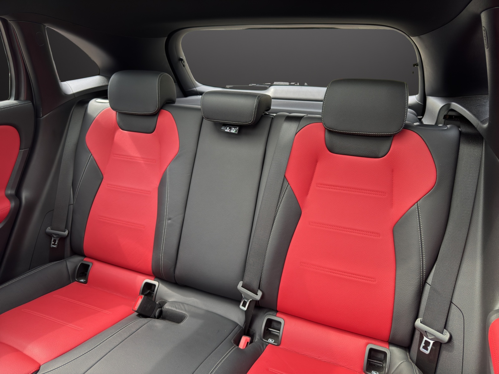 MERCEDES-BENZ GLA 220d 4Matic 8G-DCT-image-14