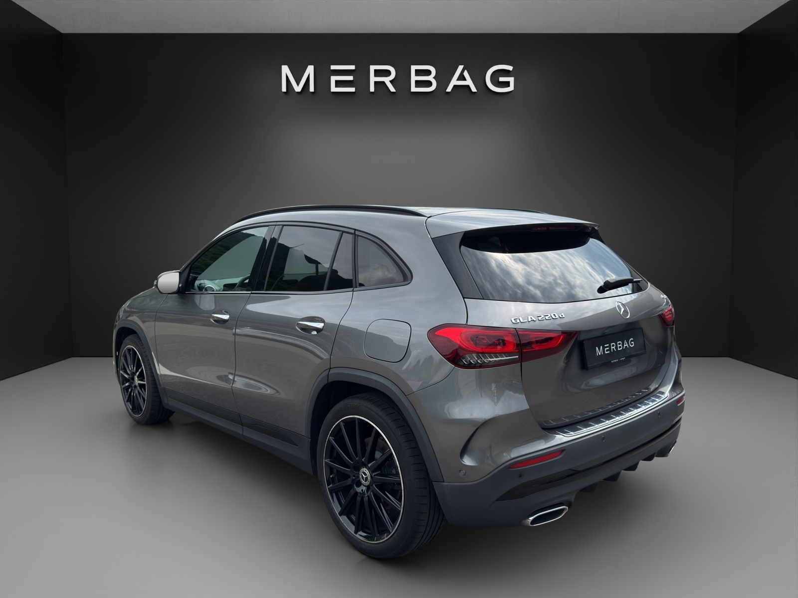 MERCEDES-BENZ GLA 220d 4Matic 8G-DCT-image-2