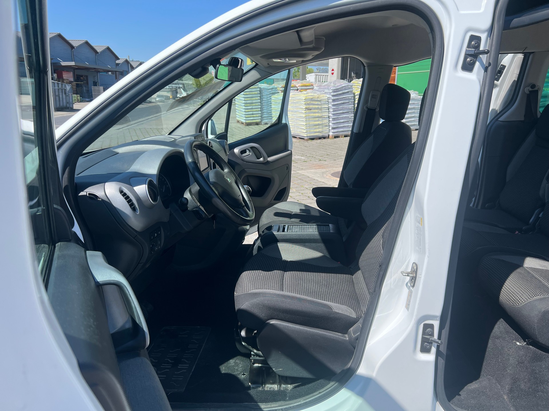 PEUGEOT Partner 1.6 BlueHDi Outdoor-image-7