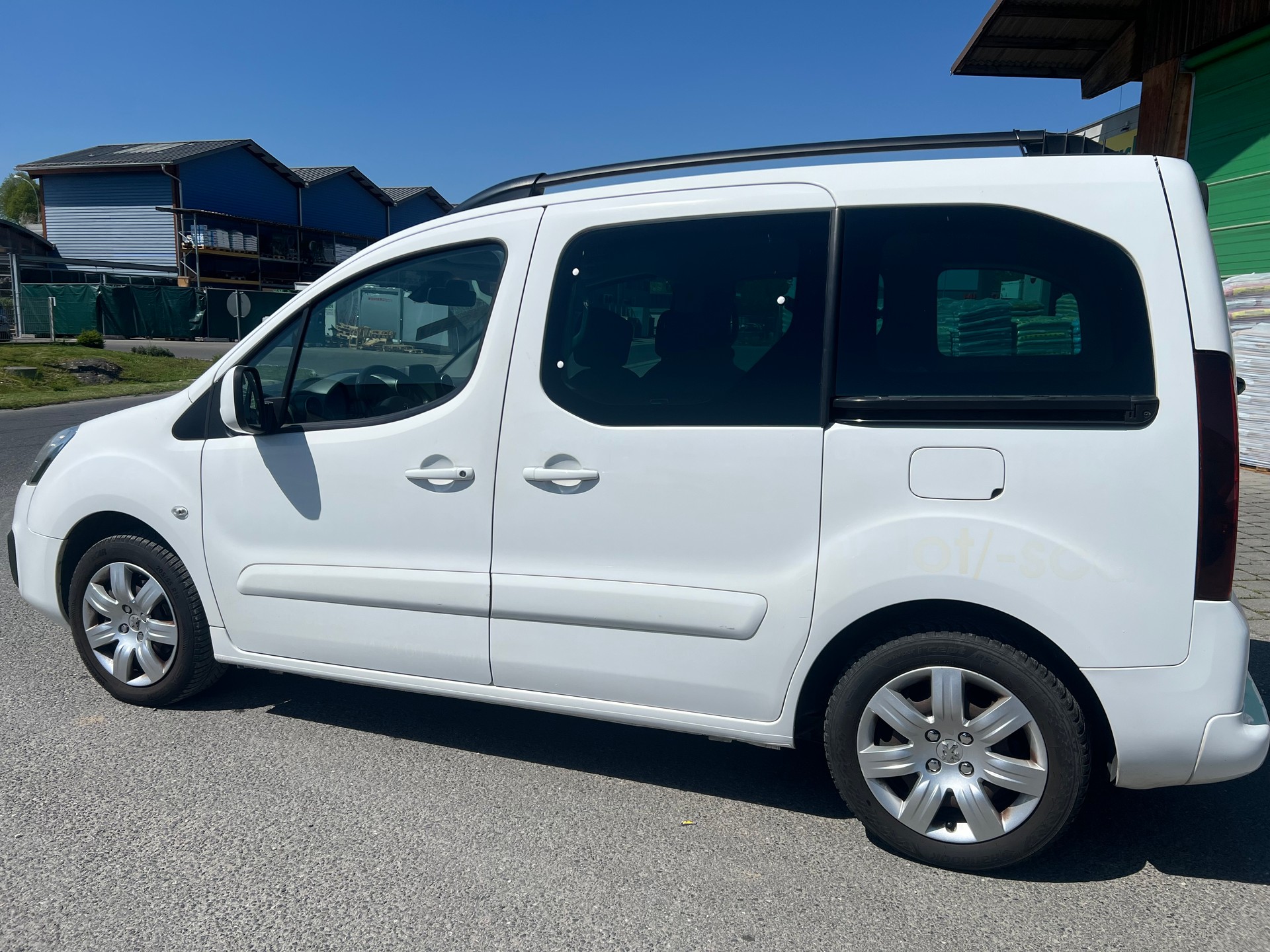 PEUGEOT Partner 1.6 BlueHDi Outdoor-image-3