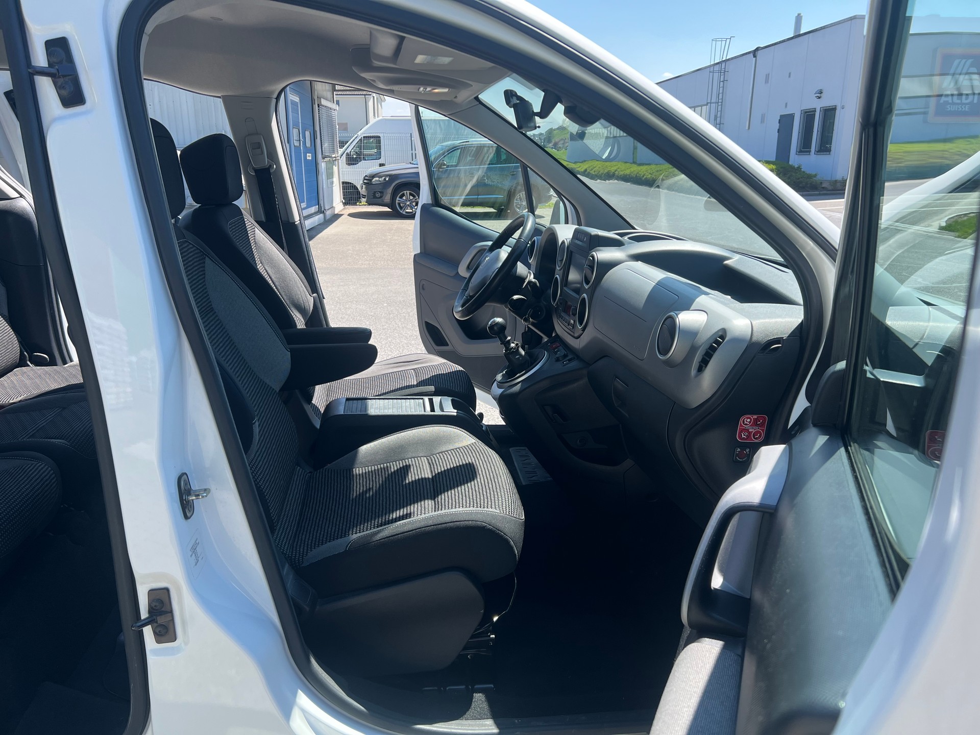 PEUGEOT Partner 1.6 BlueHDi Outdoor-image-8