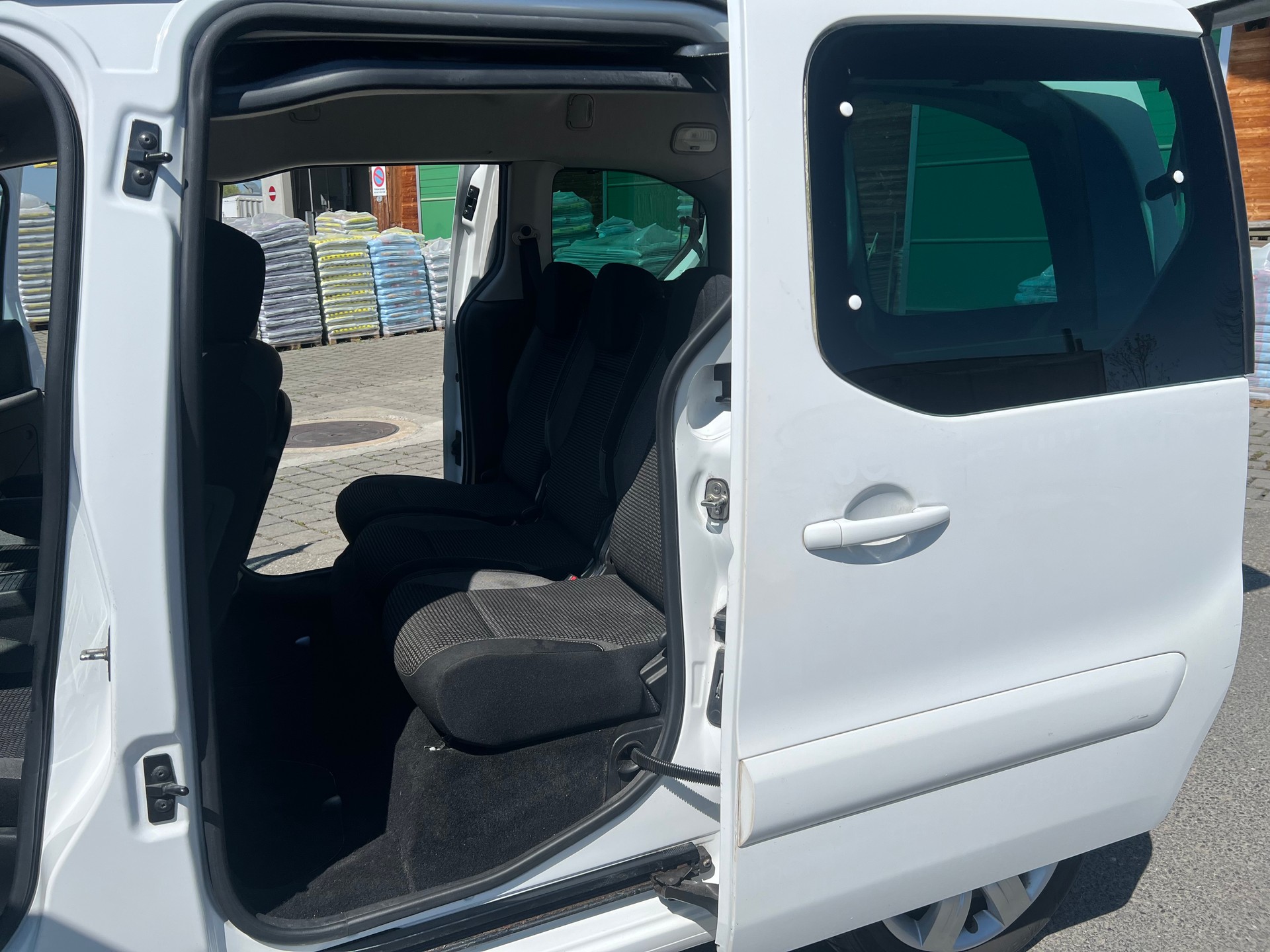 PEUGEOT Partner 1.6 BlueHDi Outdoor-image-9