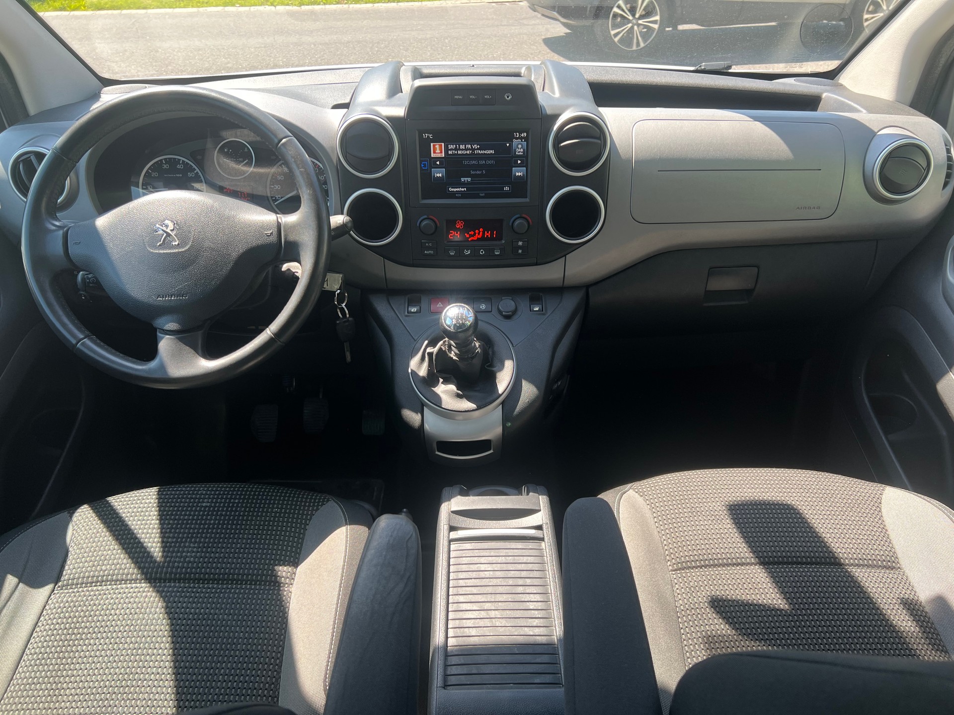 PEUGEOT Partner 1.6 BlueHDi Outdoor-image-13