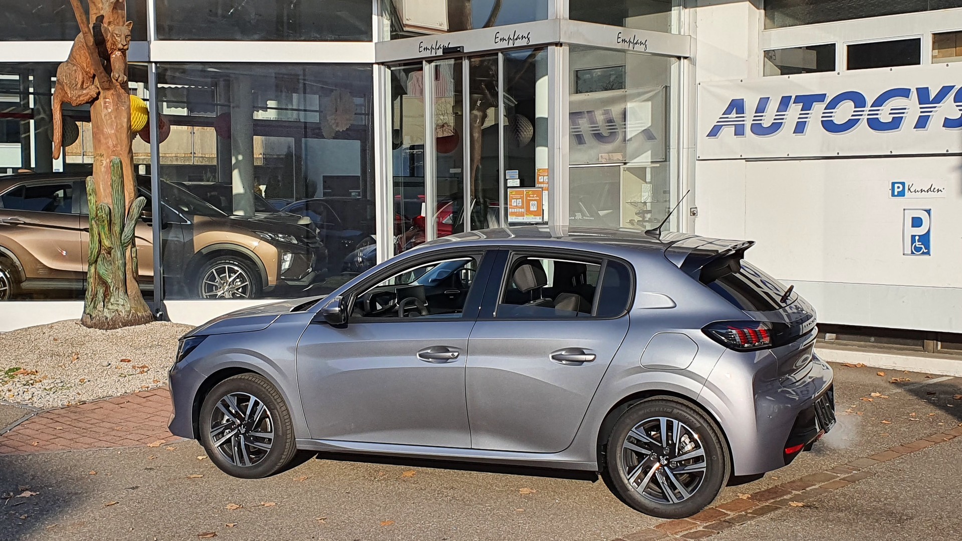 PEUGEOT 208 1.2 GS Sport-image-8