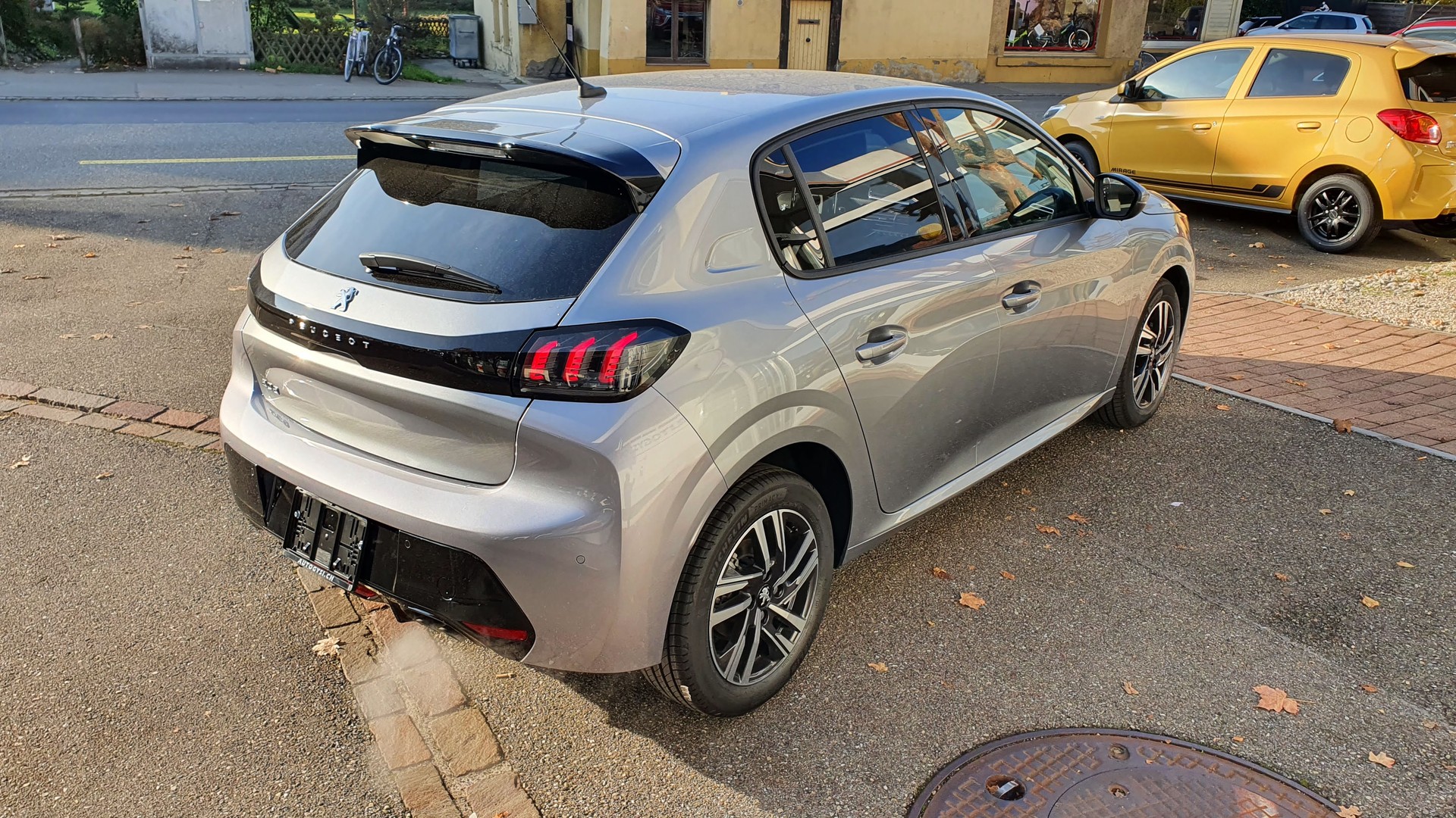 PEUGEOT 208 1.2 GS Sport-image-2
