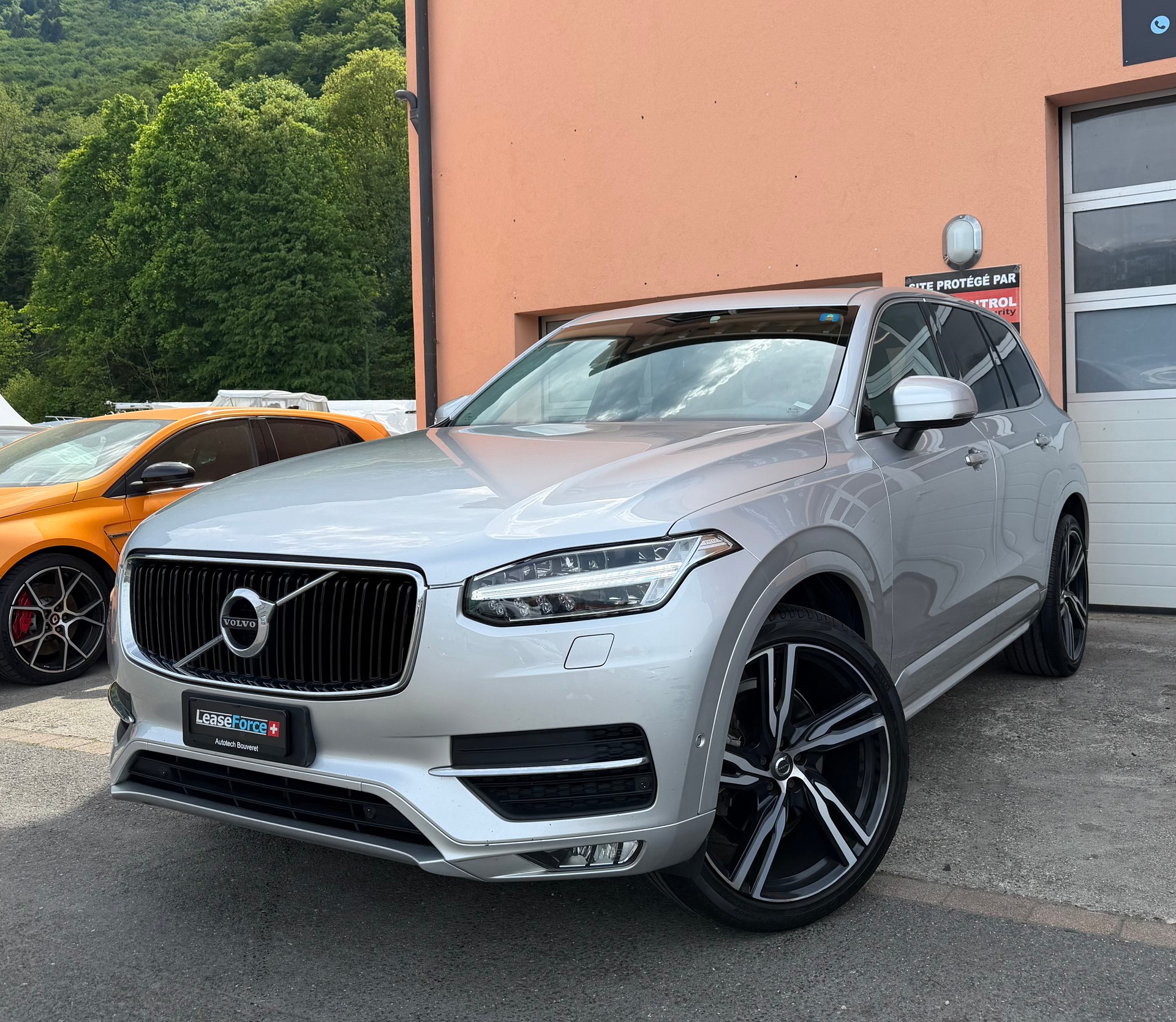 VOLVO XC90 D5 AWD Momentum Geartronic-showroom-element-1