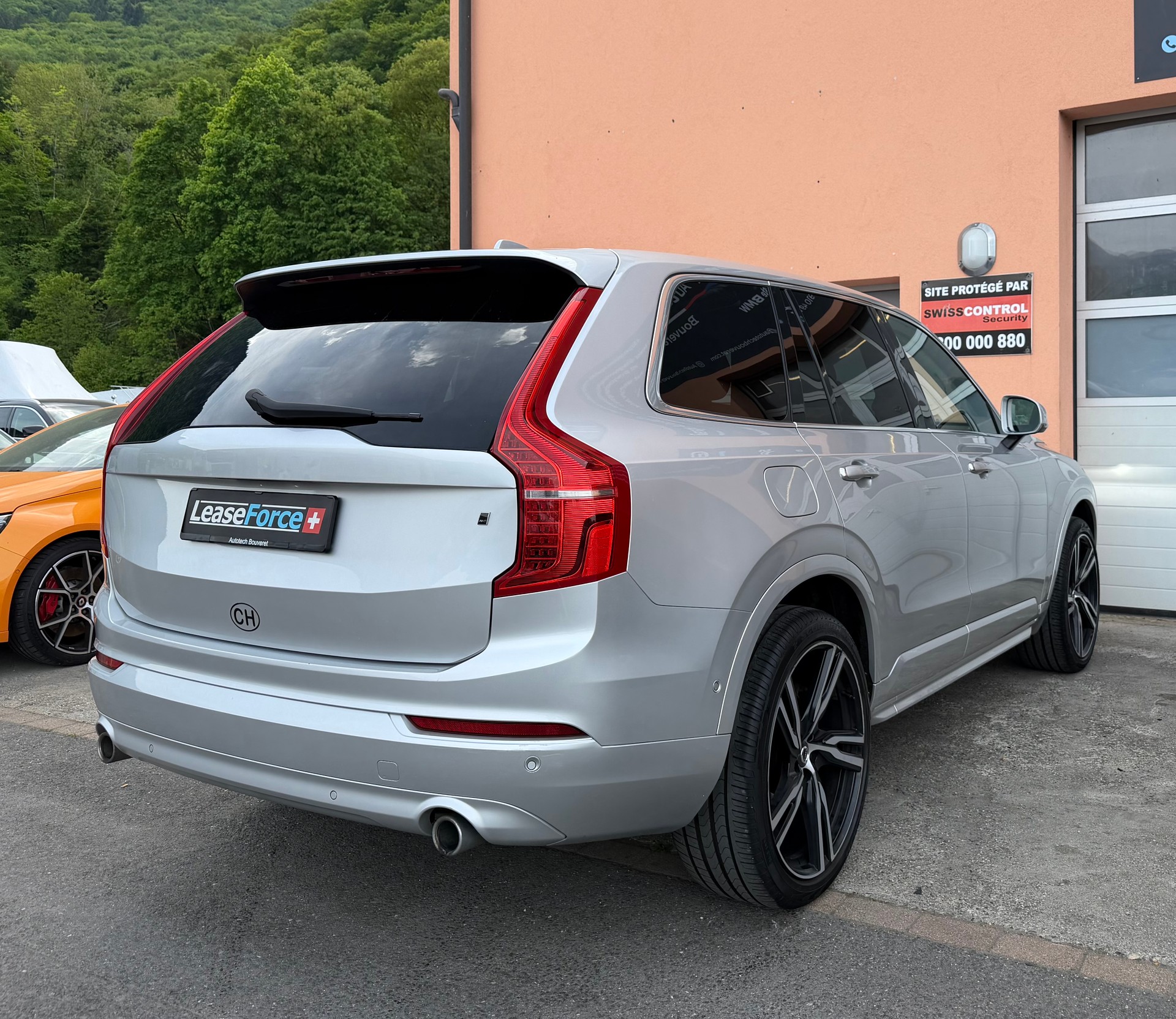 VOLVO XC90 D5 AWD Momentum Geartronic-showroom-element-3