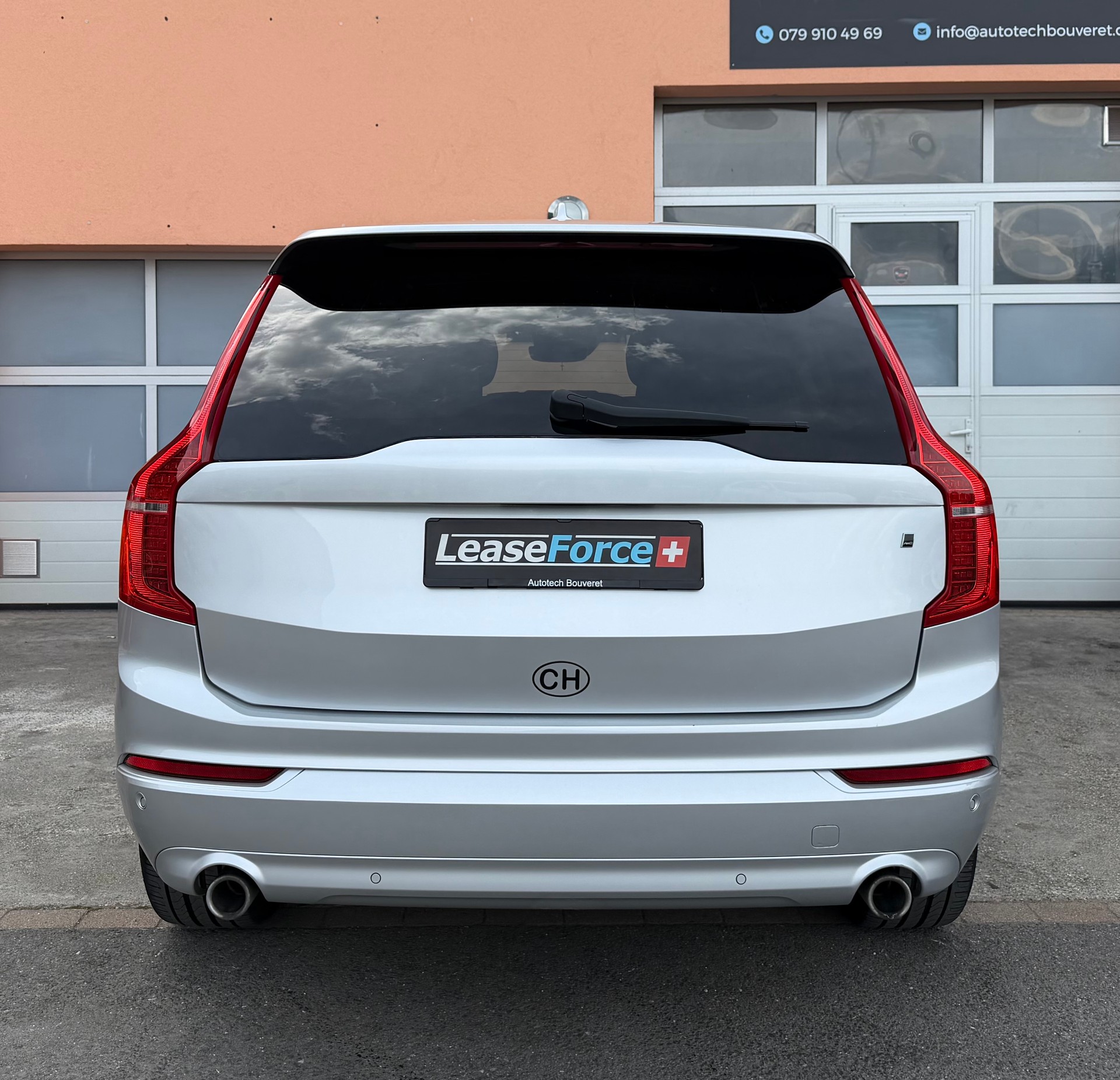 VOLVO XC90 D5 AWD Momentum Geartronic-image-5