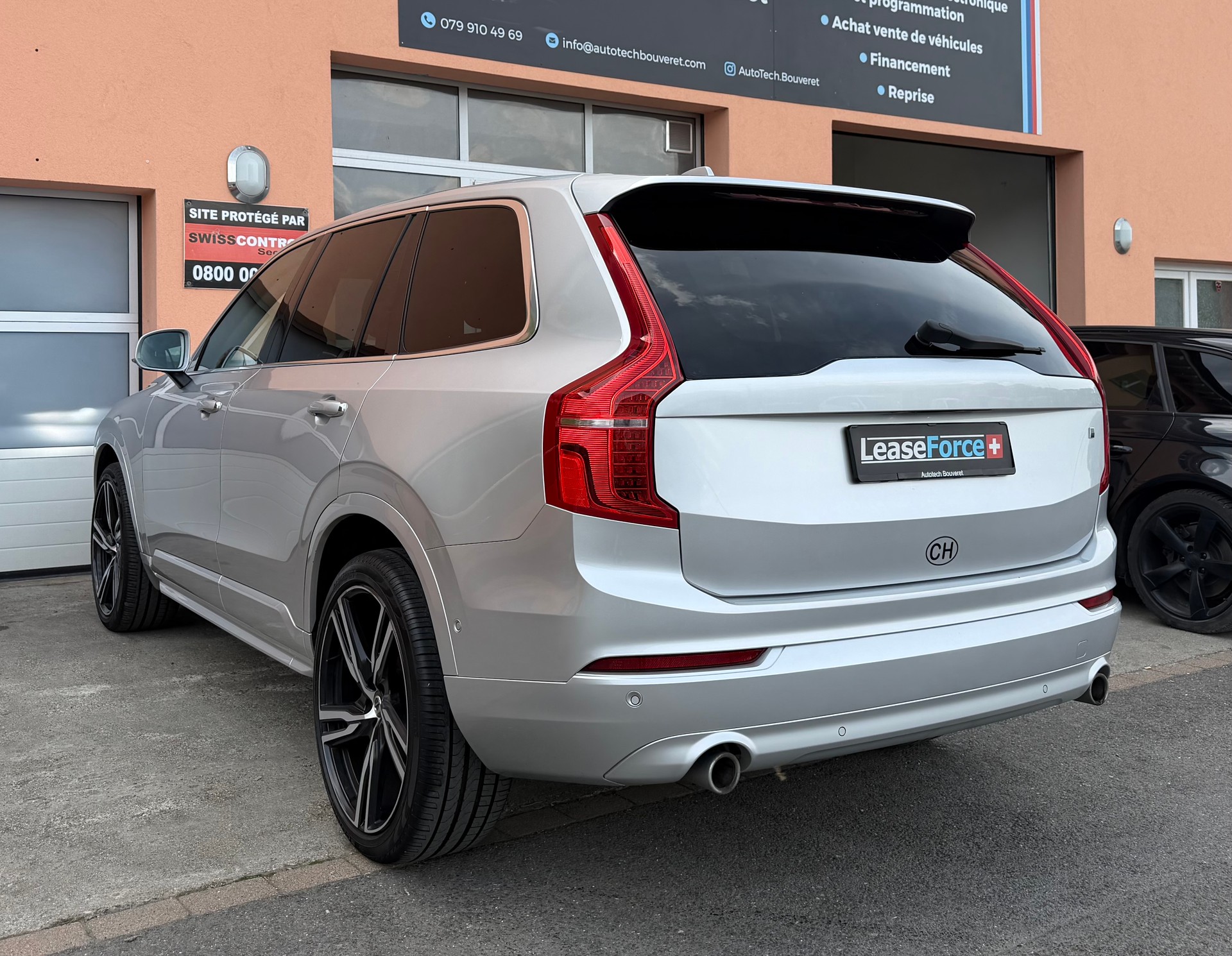 VOLVO XC90 D5 AWD Momentum Geartronic-showroom-element-2