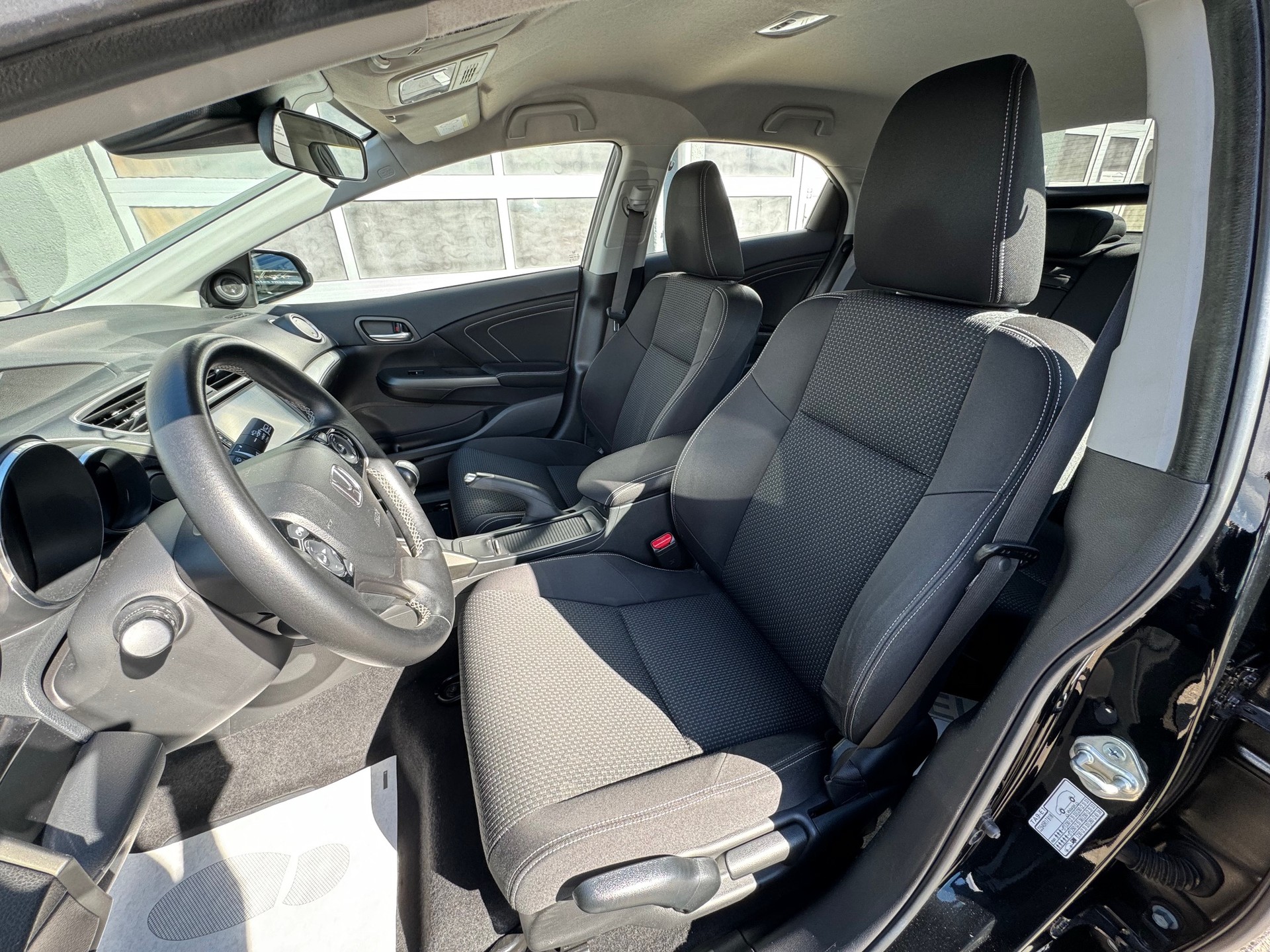 HONDA Civic 1.6 i-DTEC Elegance - Véhicule Suisse (CH)-image-8