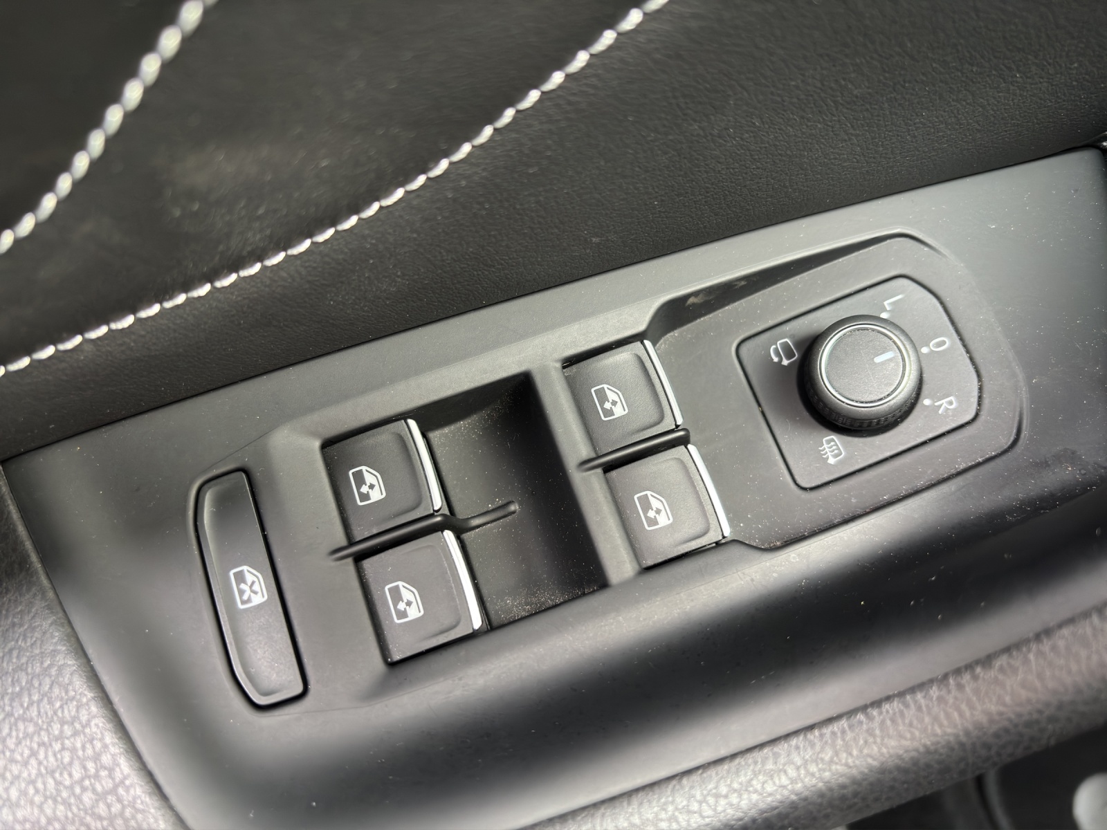 VW Passat Alltrack 2.0 TDI 4Motion DSG mit AHK, Panorama-Ausstell-/Schiebedach & Winterräder-image-31