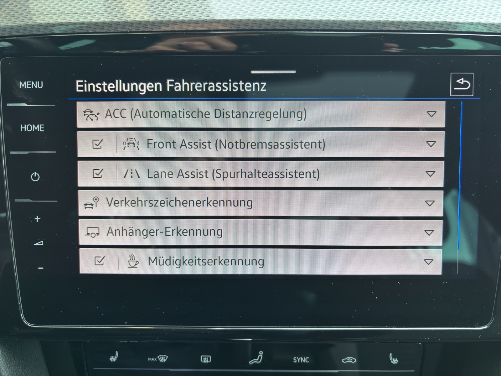 VW Passat Alltrack 2.0 TDI 4Motion DSG mit AHK, Panorama-Ausstell-/Schiebedach & Winterräder-image-26