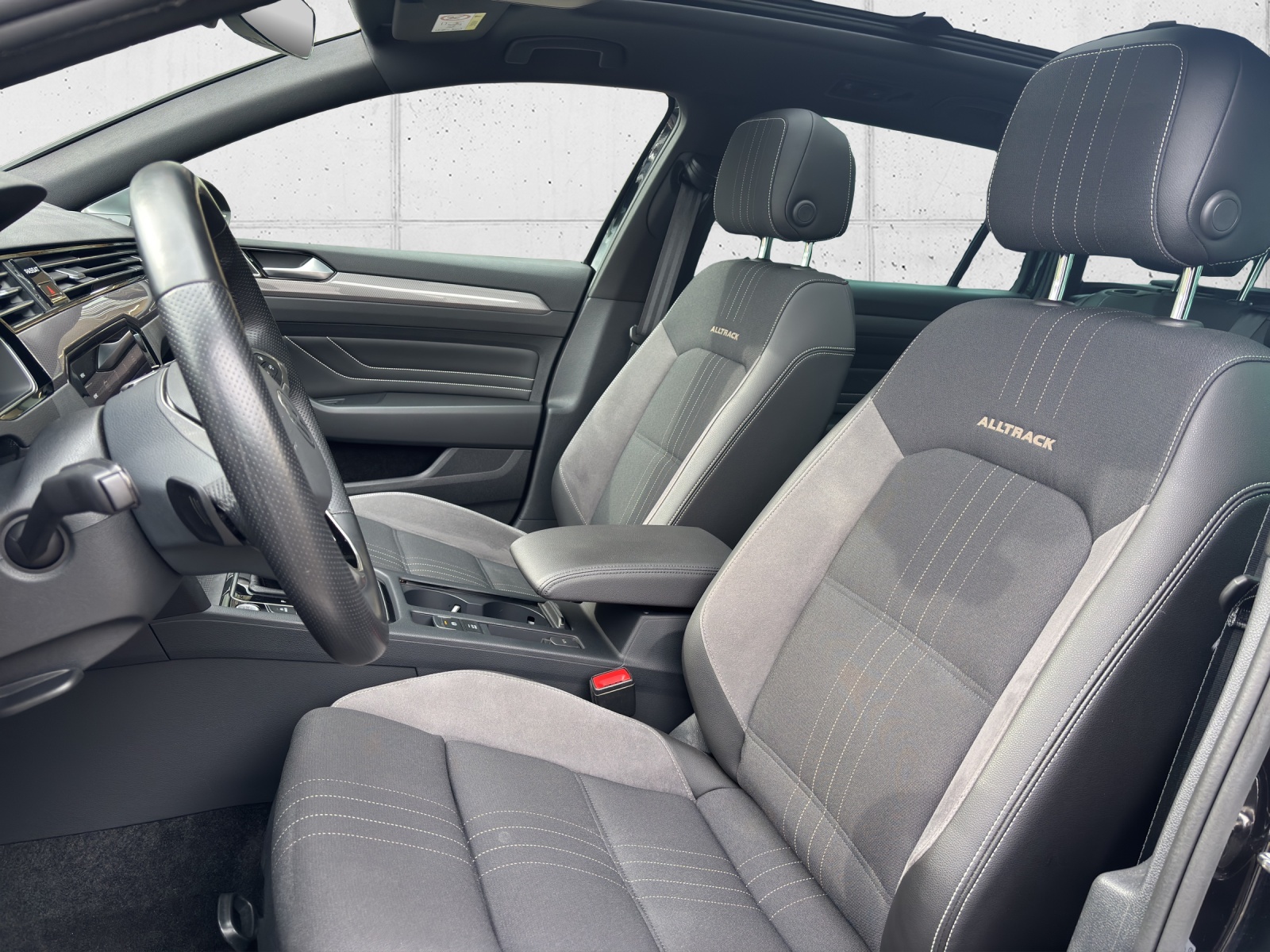 VW Passat Alltrack 2.0 TDI 4Motion DSG mit AHK, Panorama-Ausstell-/Schiebedach & Winterräder-image-28