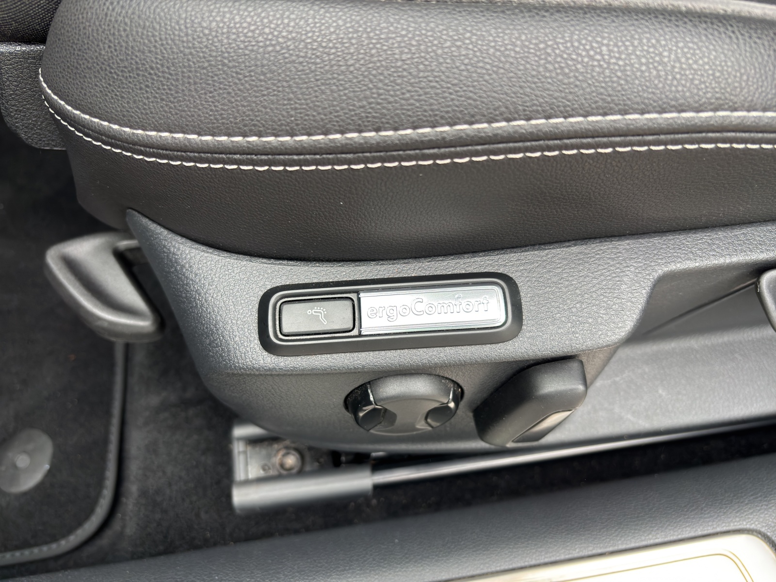 VW Passat Alltrack 2.0 TDI 4Motion DSG mit AHK, Panorama-Ausstell-/Schiebedach & Winterräder-image-29