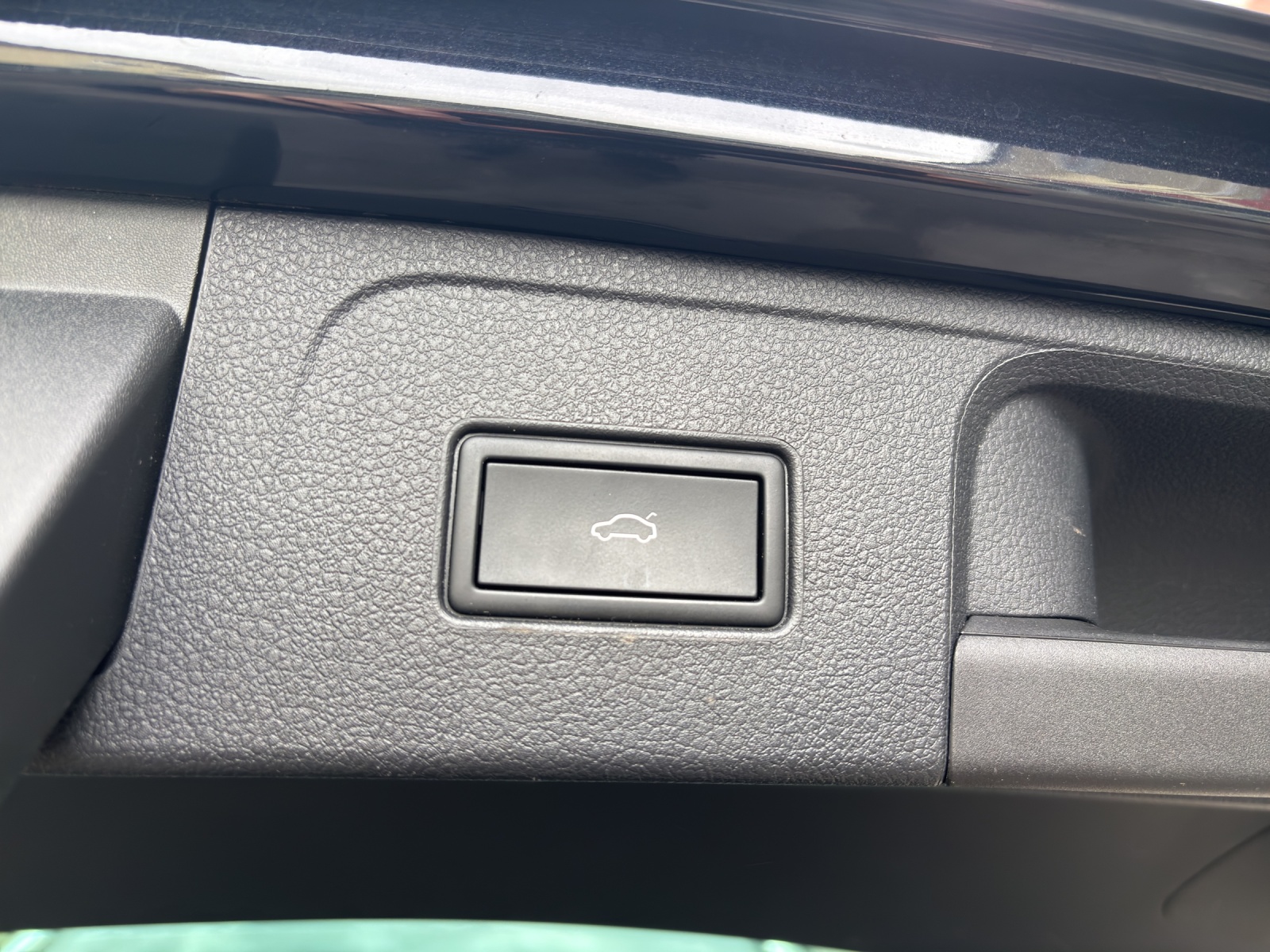 VW Passat Alltrack 2.0 TDI 4Motion DSG mit AHK, Panorama-Ausstell-/Schiebedach & Winterräder-image-8