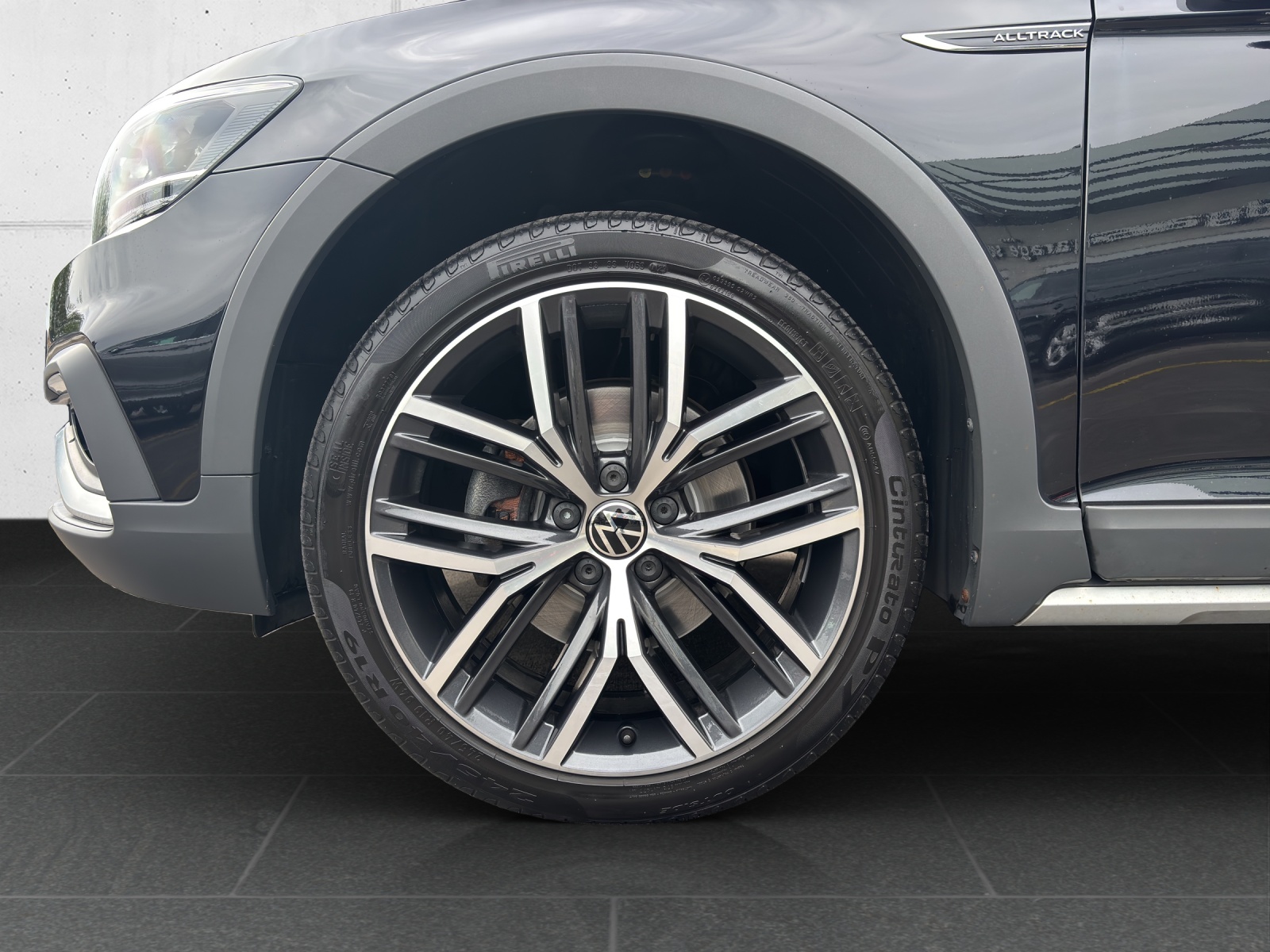VW Passat Alltrack 2.0 TDI 4Motion DSG mit AHK, Panorama-Ausstell-/Schiebedach & Winterräder-image-11