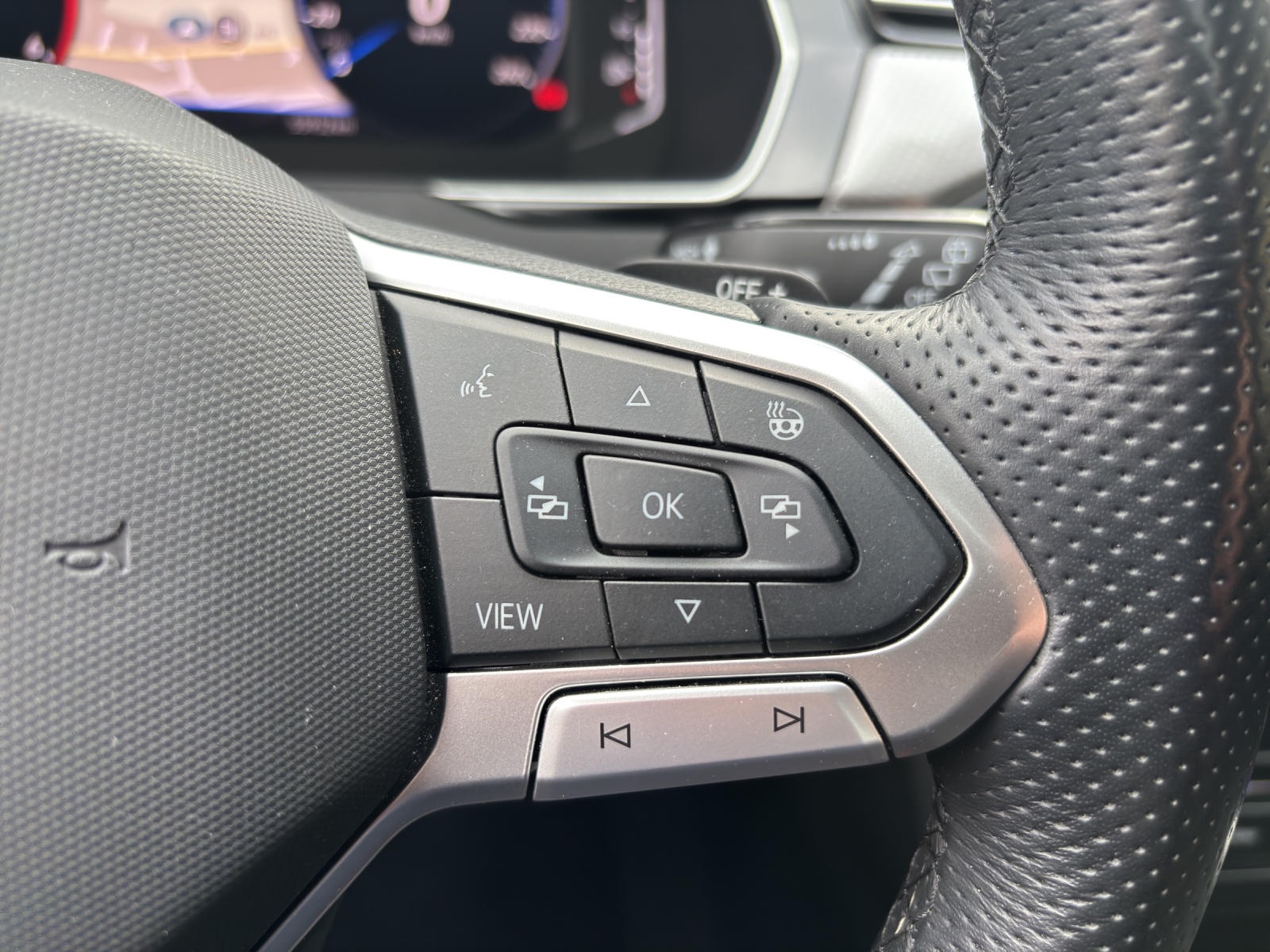 VW Passat Alltrack 2.0 TDI 4Motion DSG mit AHK, Panorama-Ausstell-/Schiebedach & Winterräder-image-15