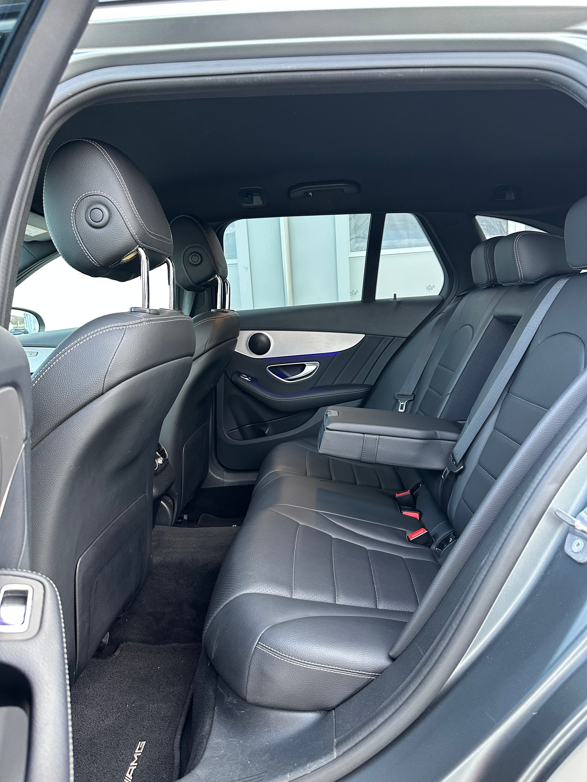 MERCEDES-BENZ C 200 AMG Line 4Matic 9G-Tronic-image-15