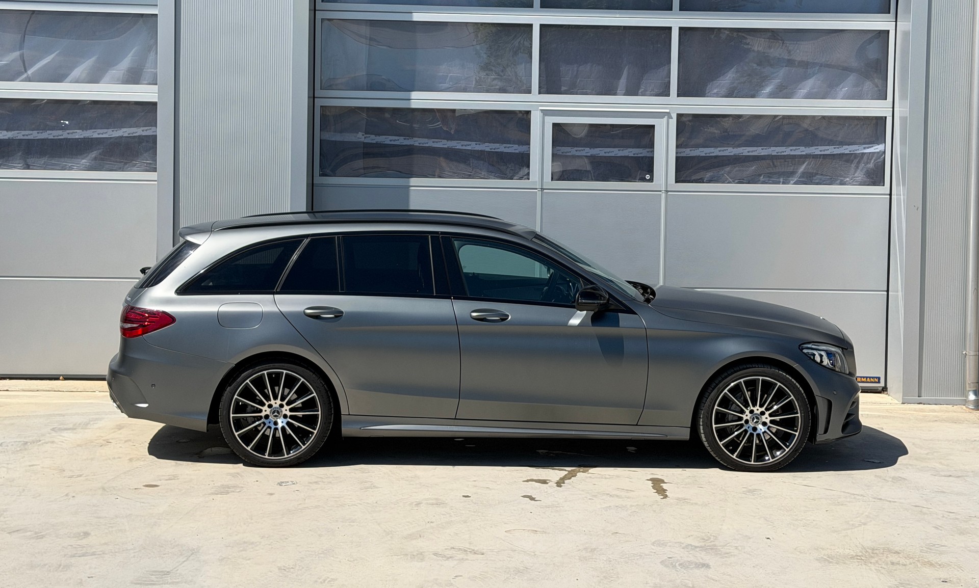 MERCEDES-BENZ C 200 AMG Line 4Matic 9G-Tronic-image-2
