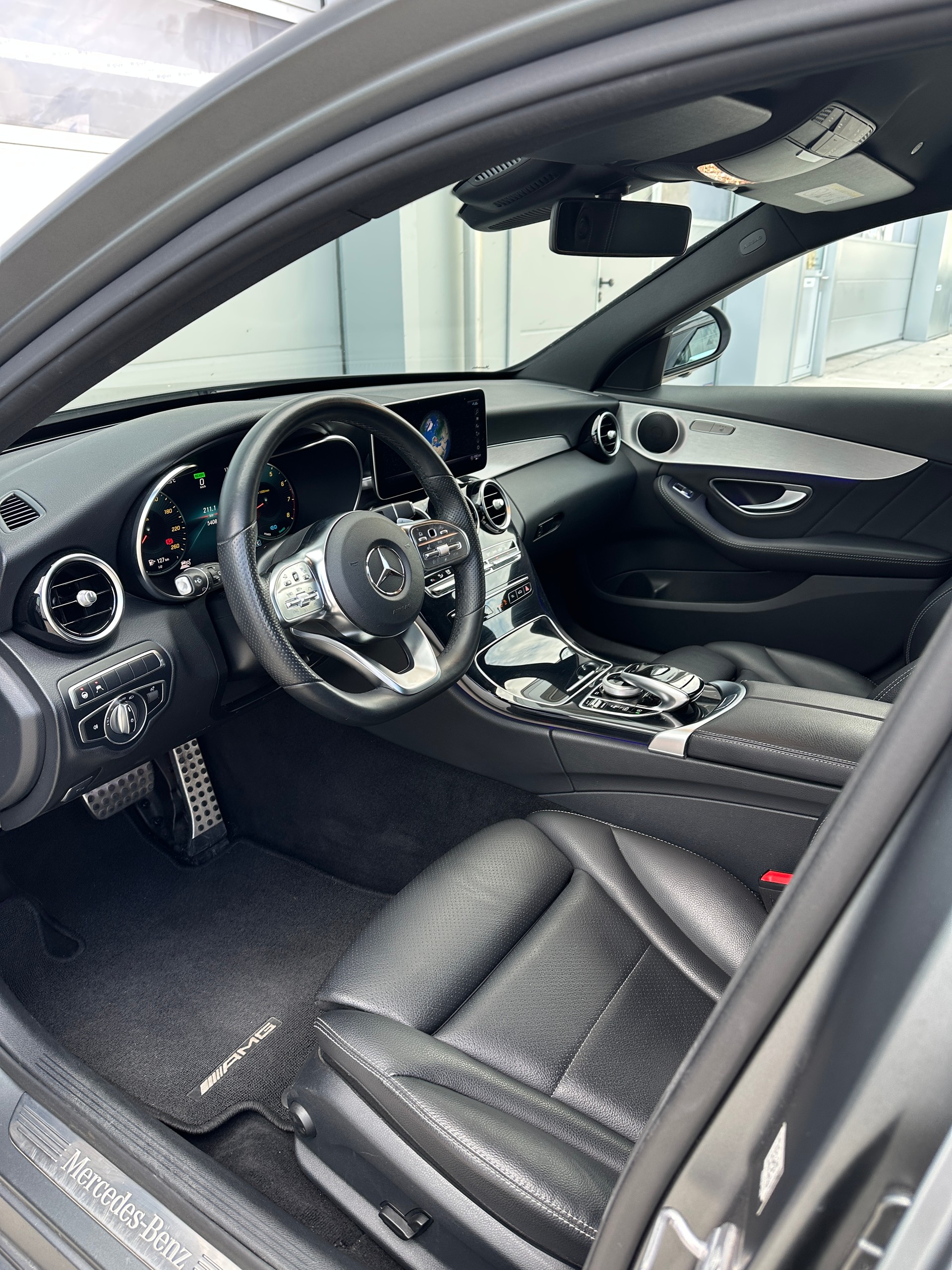 MERCEDES-BENZ C 200 AMG Line 4Matic 9G-Tronic-image-9