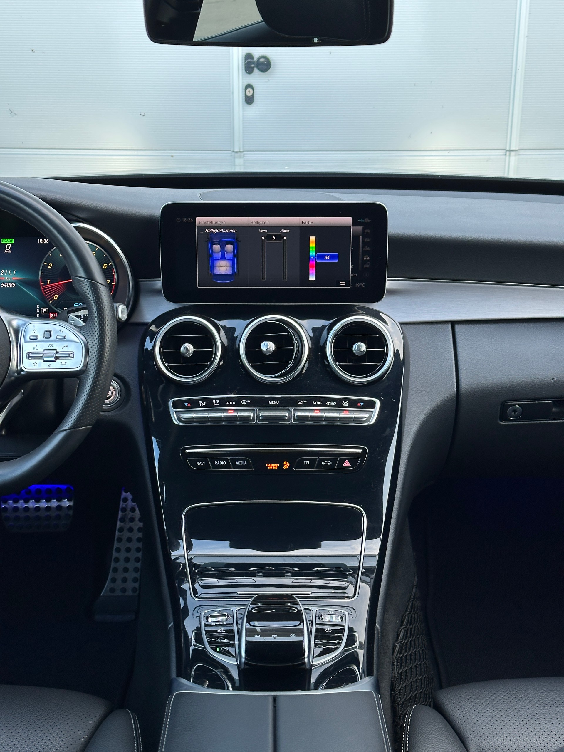 MERCEDES-BENZ C 200 AMG Line 4Matic 9G-Tronic-image-12