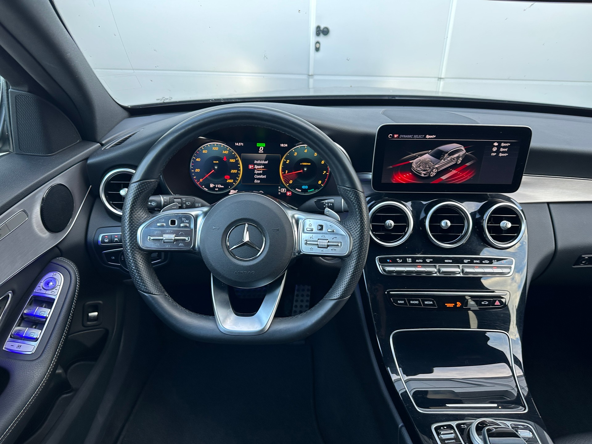 MERCEDES-BENZ C 200 AMG Line 4Matic 9G-Tronic-image-8