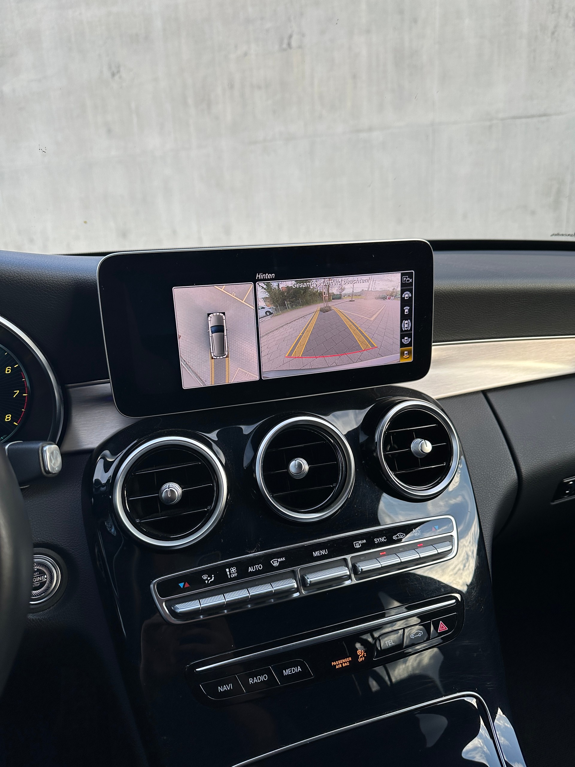 MERCEDES-BENZ C 200 AMG Line 4Matic 9G-Tronic-image-11