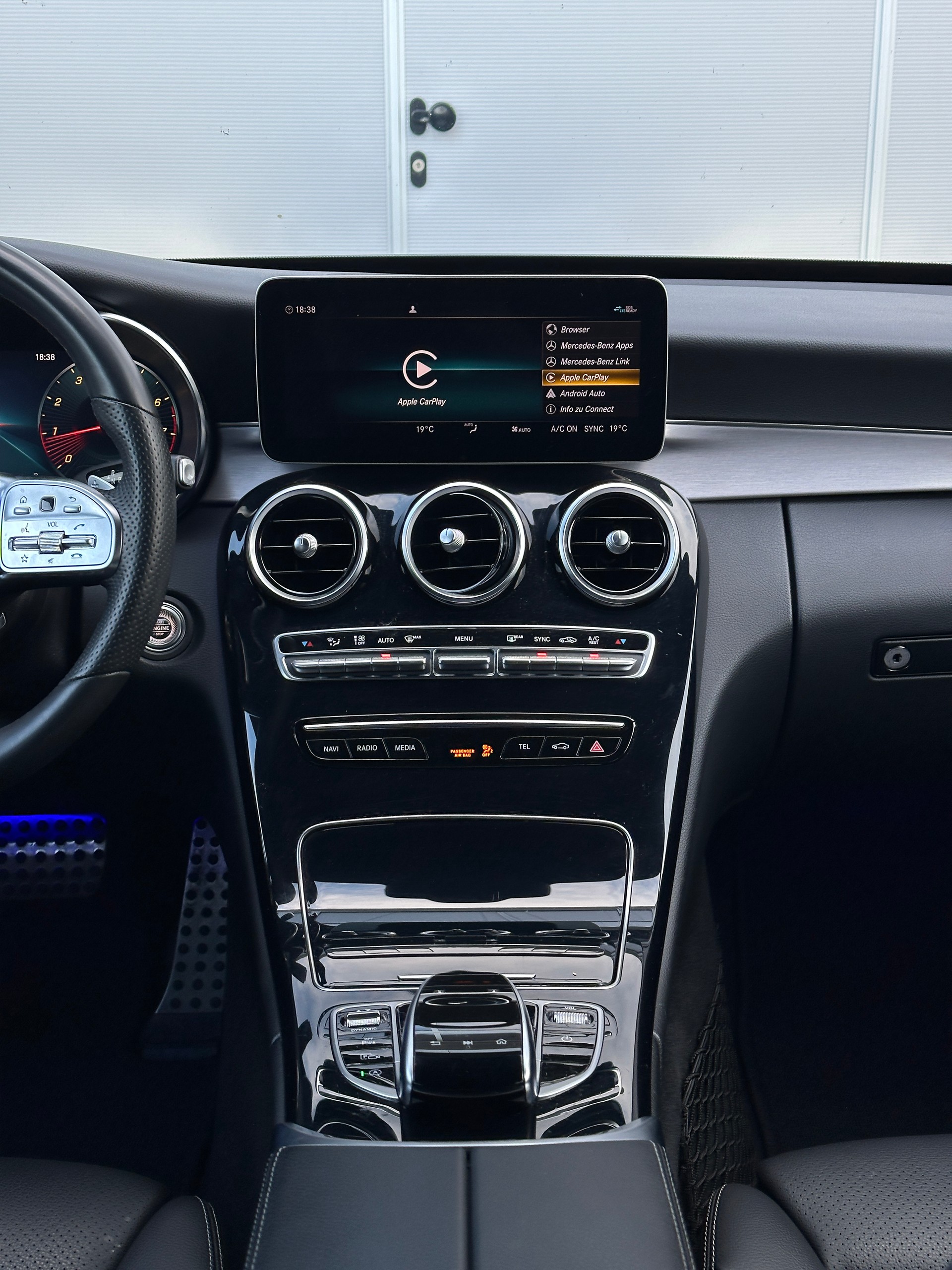MERCEDES-BENZ C 200 AMG Line 4Matic 9G-Tronic-image-14