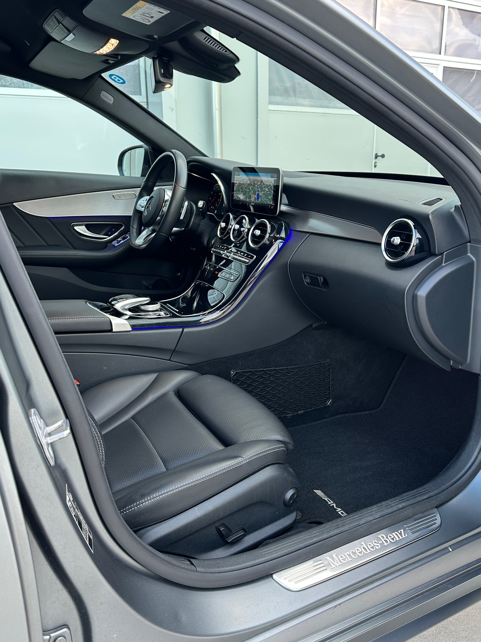 MERCEDES-BENZ C 200 AMG Line 4Matic 9G-Tronic-image-10
