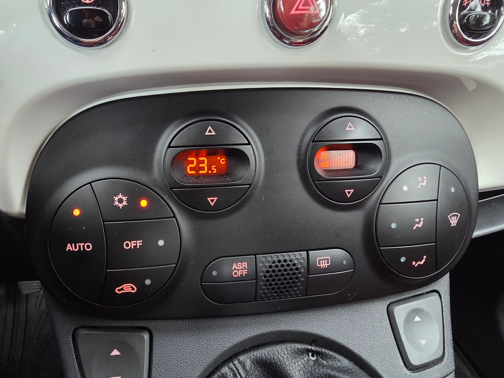 FIAT 500 1.3 JTD Lounge ☆☆☆ Inklusive frischer MFK ☆☆☆-image-9