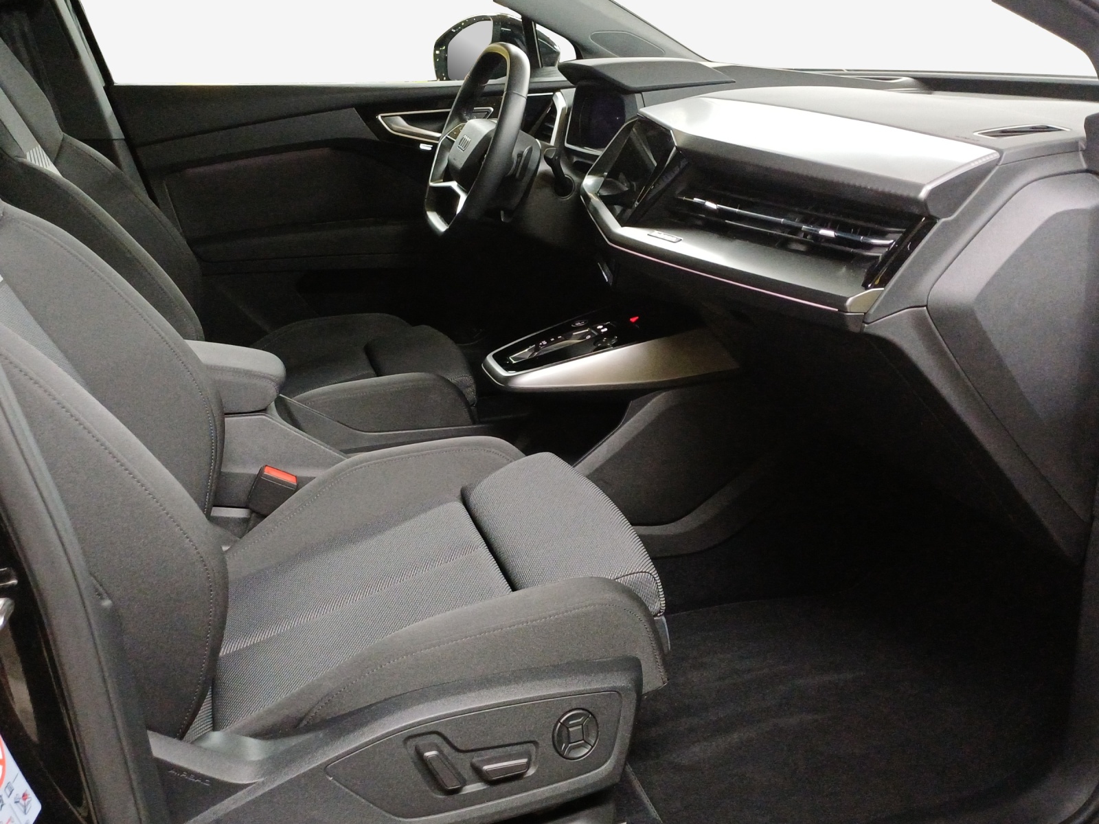 AUDI Q4 e-tron 45 quattro-image-14