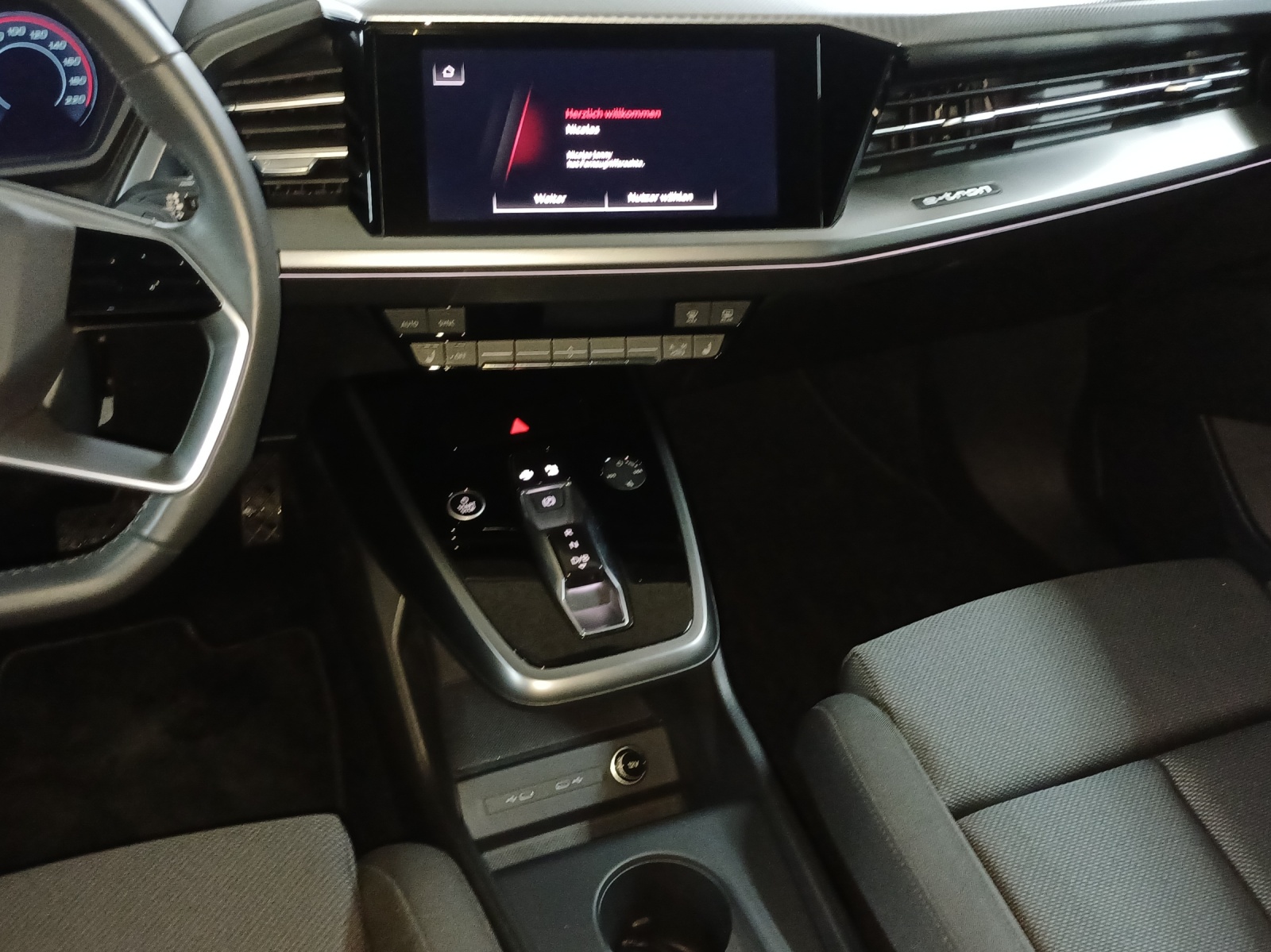 AUDI Q4 e-tron 45 quattro-image-10
