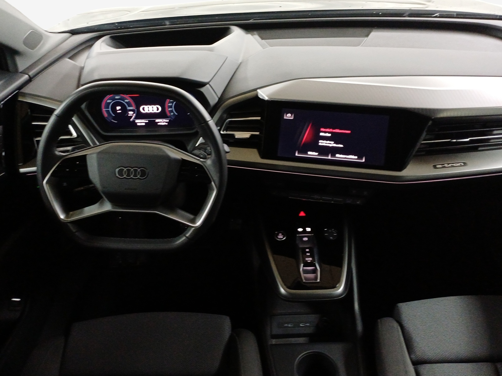 AUDI Q4 e-tron 45 quattro-image-9