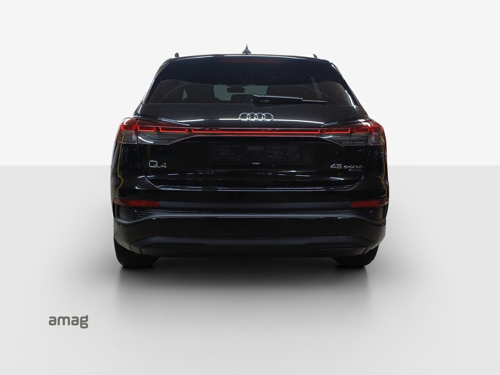 AUDI Q4 e-tron 45 quattro-image-4