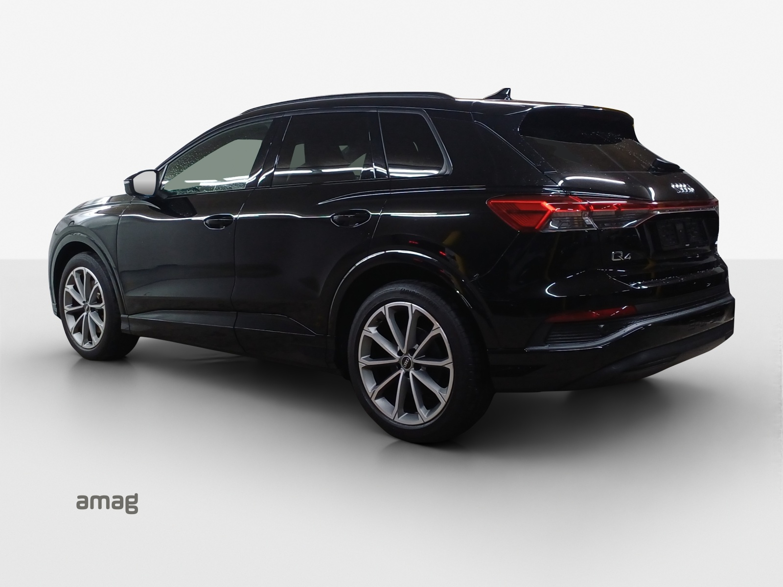 AUDI Q4 e-tron 45 quattro-image-2