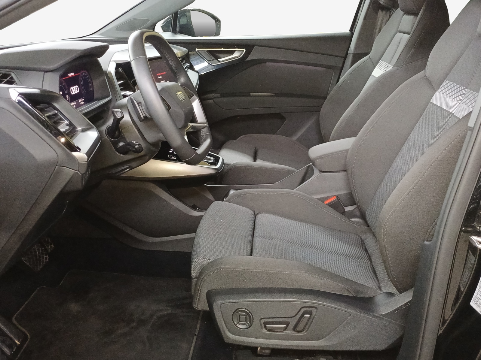 AUDI Q4 e-tron 45 quattro-image-8