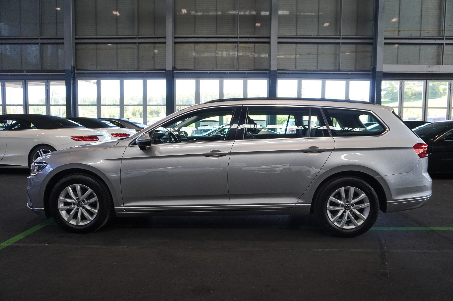 VW Passat Variant 2.0 TDI DSG-image-1