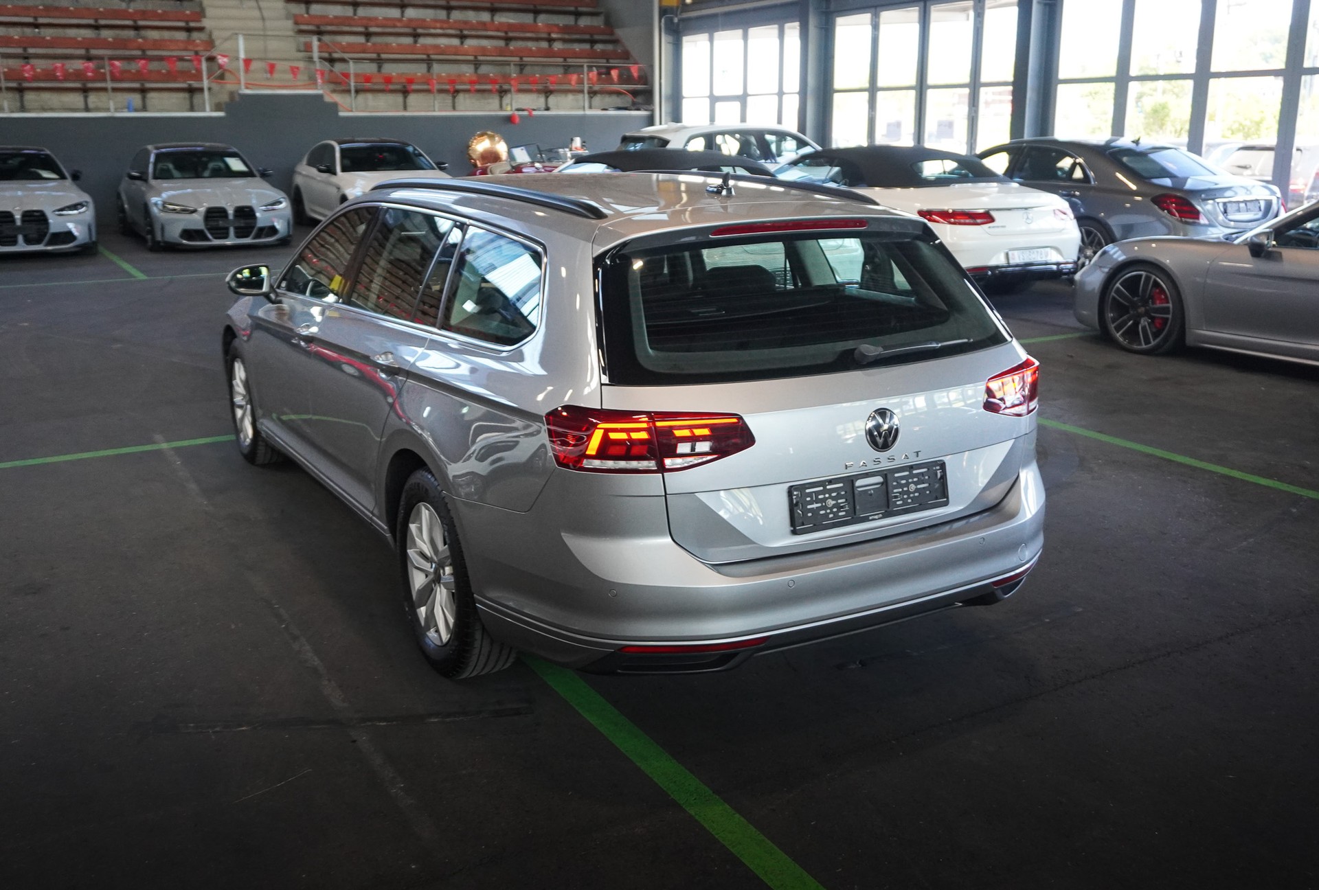 VW Passat Variant 2.0 TDI DSG-image-2