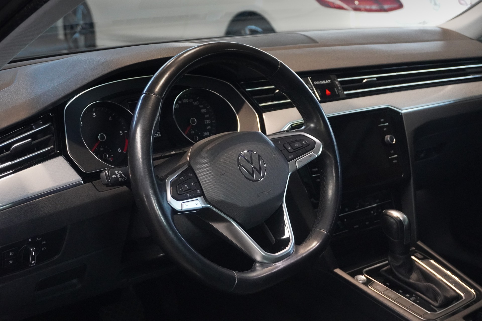 VW Passat Variant 2.0 TDI DSG-image-8