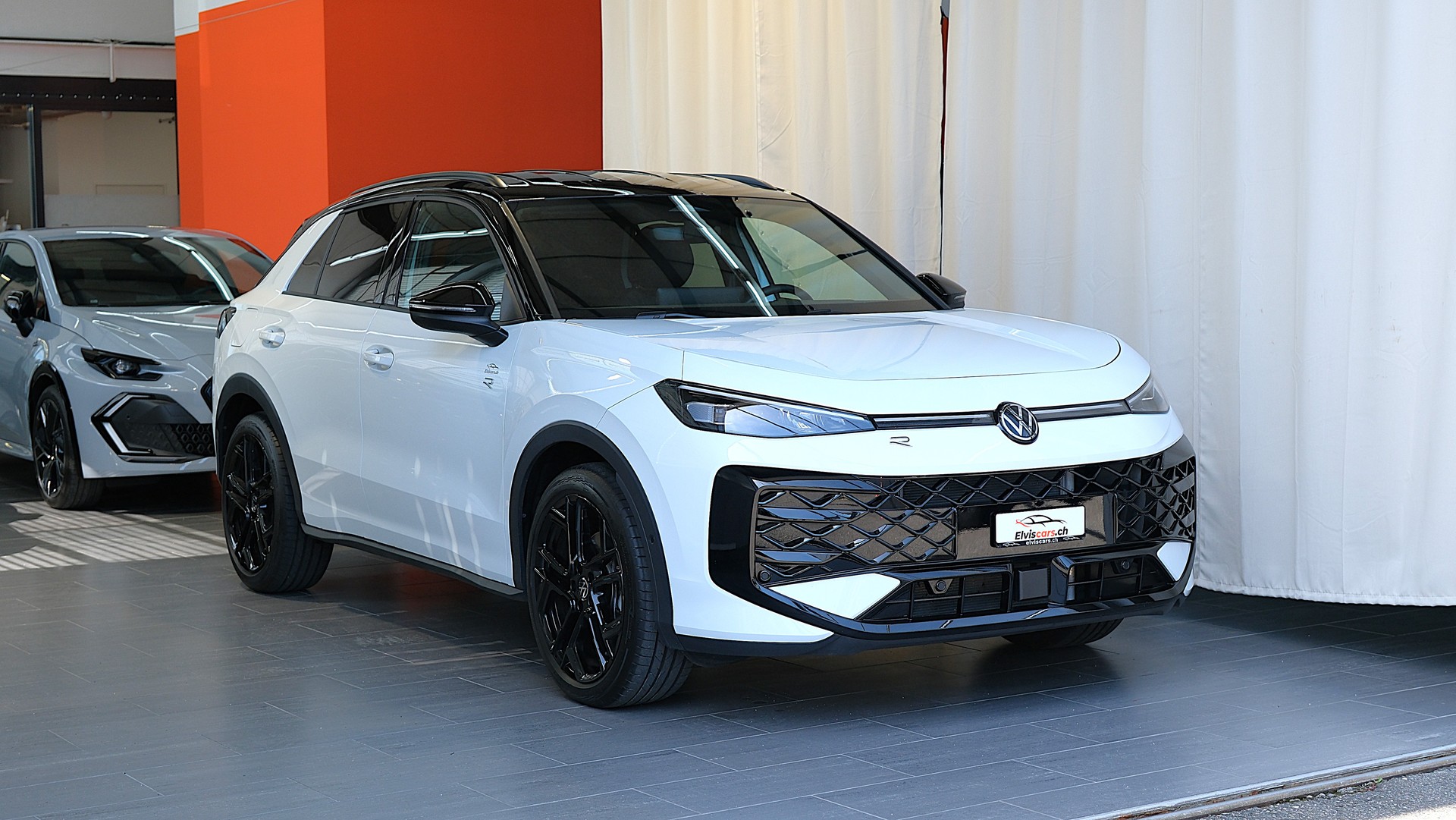 VW T-Roc 1.5 eTSI mHEV R-Line DSG-showroom-element-1