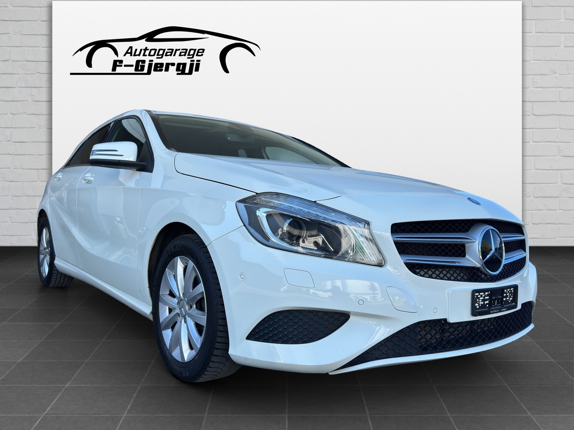 MERCEDES-BENZ A 200 Urban-showroom-element-1