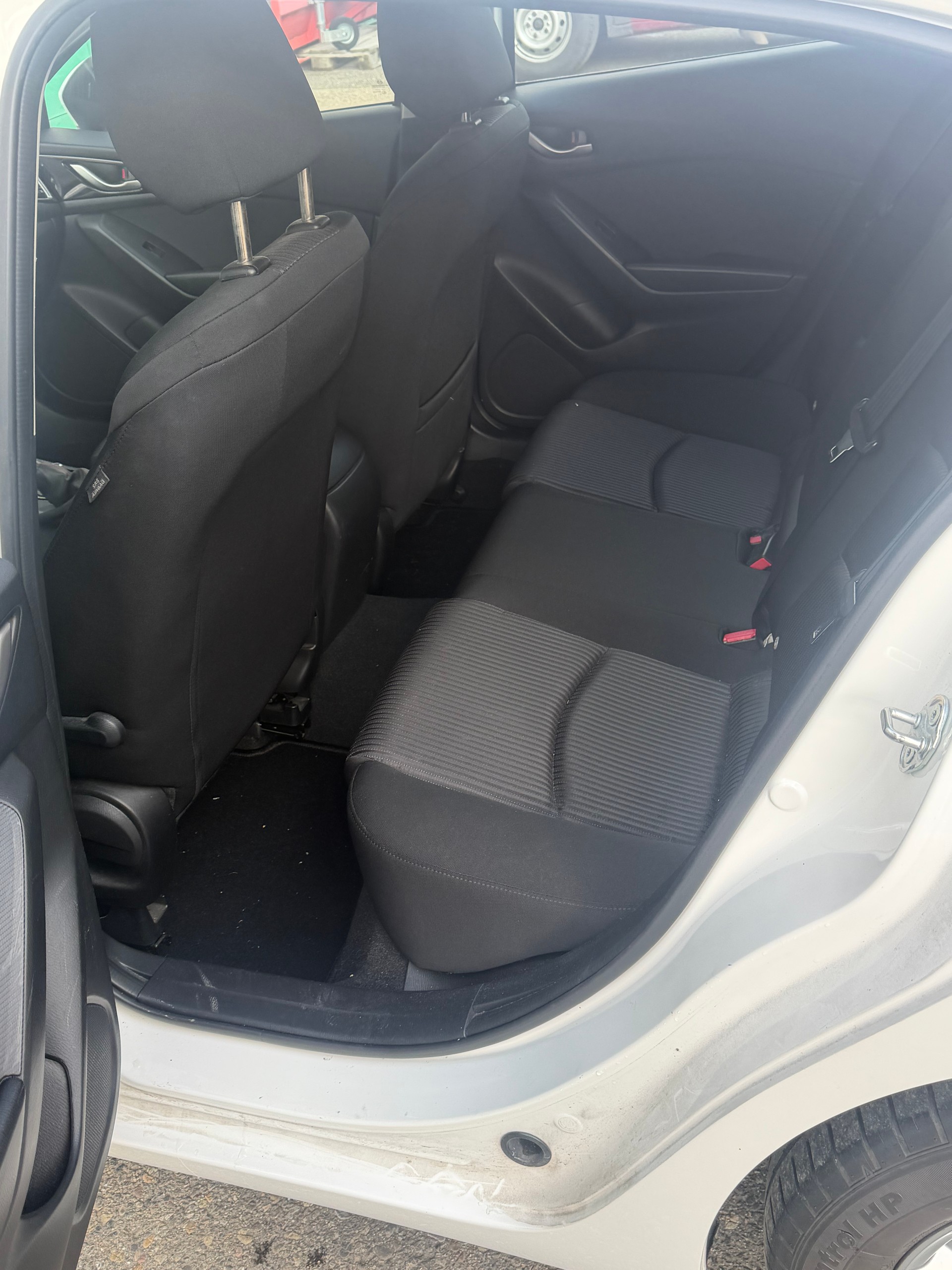 MAZDA 3 2.2 16V CD Revolution-image-8