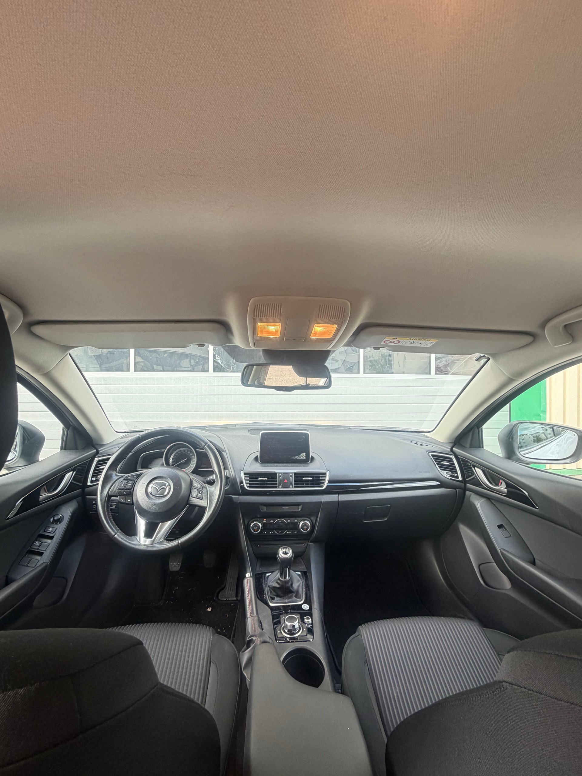 MAZDA 3 2.2 16V CD Revolution-image-6